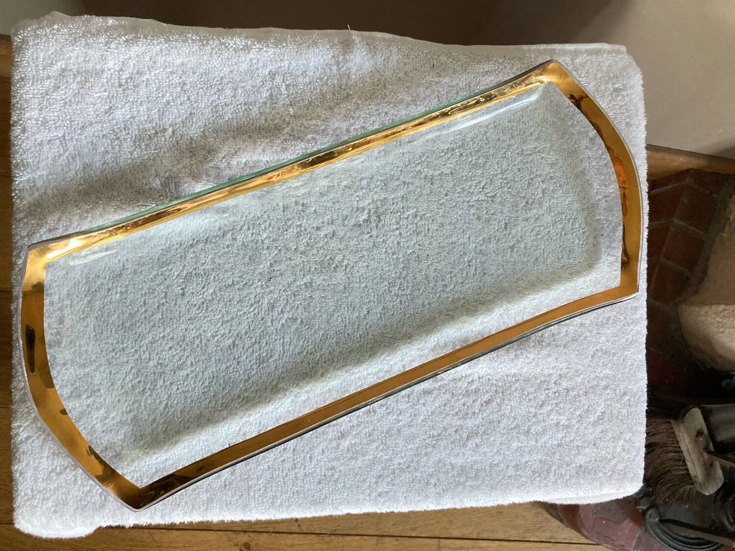 Glass dish signed Annie Glass 37/310 made in the USA 24k gold-plated rim