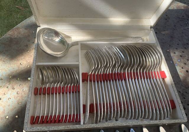 Cutlery set consisting of 49 pieces in silver metal, antique and collector's item