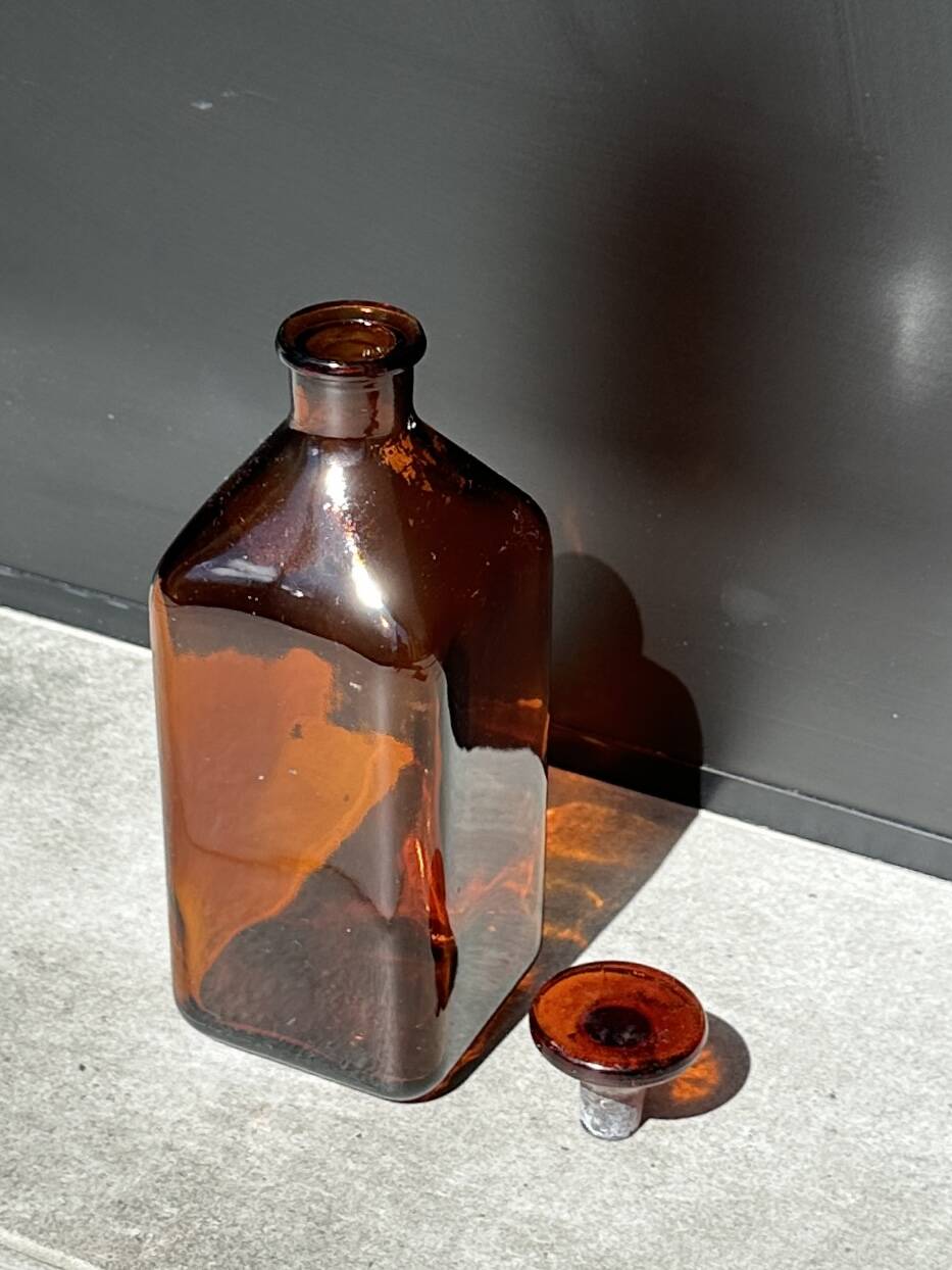 Amber glass carafe - stopper