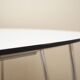 Table blanche, design italien, années 1990, production : Italie