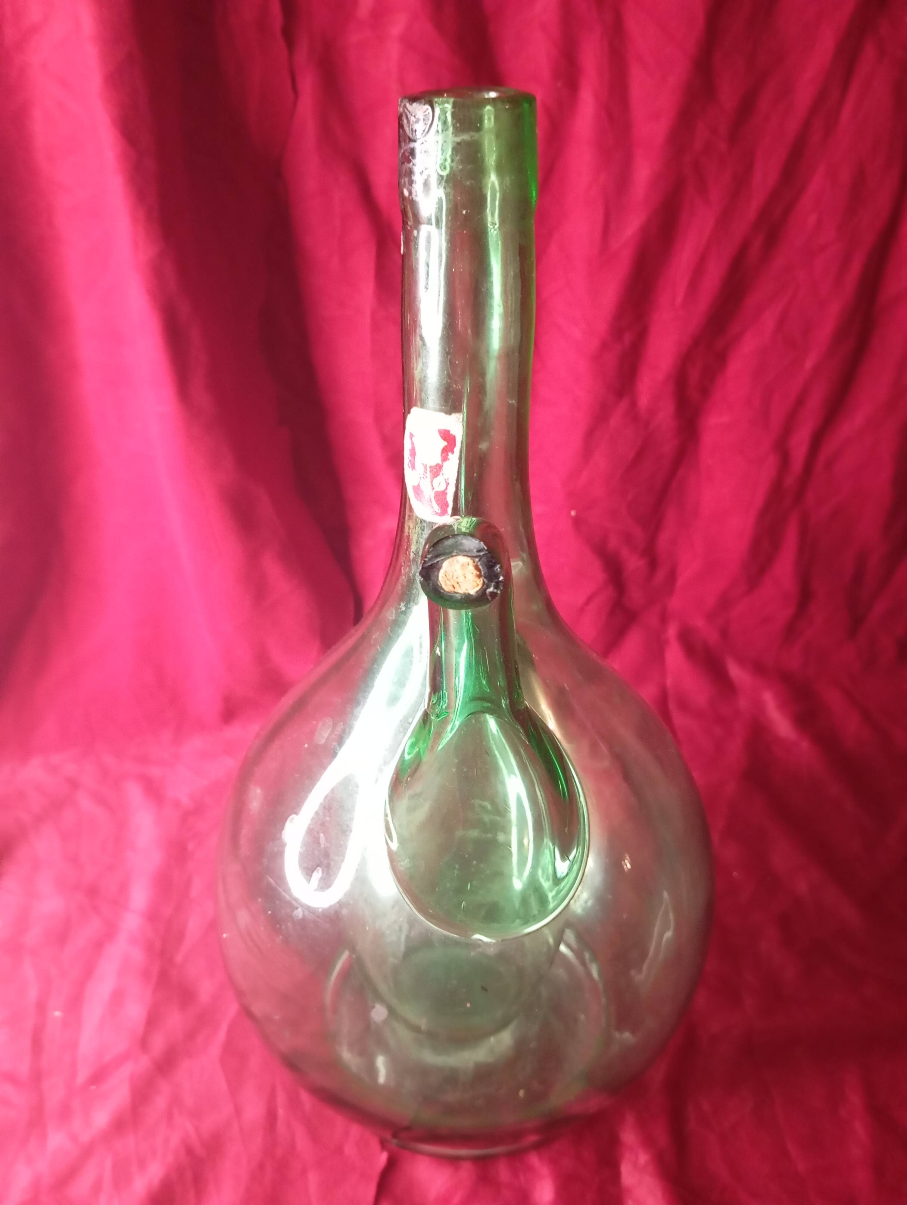 Old blown glass carafe with freshness tank / vintage