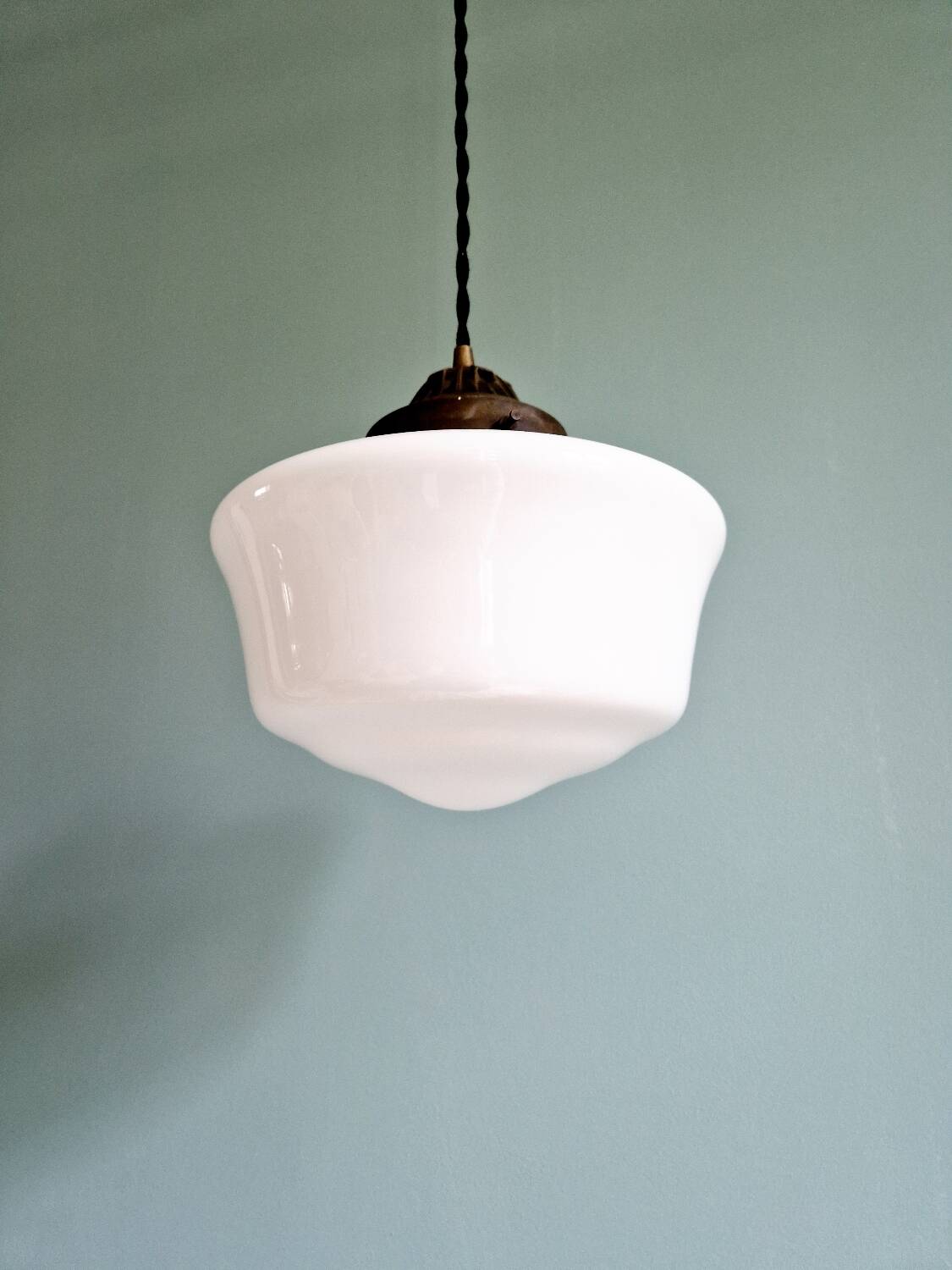 Suspension Art Déco en opaline blanche, années 1920-30