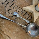 1 ladle and 1 spoon in silver