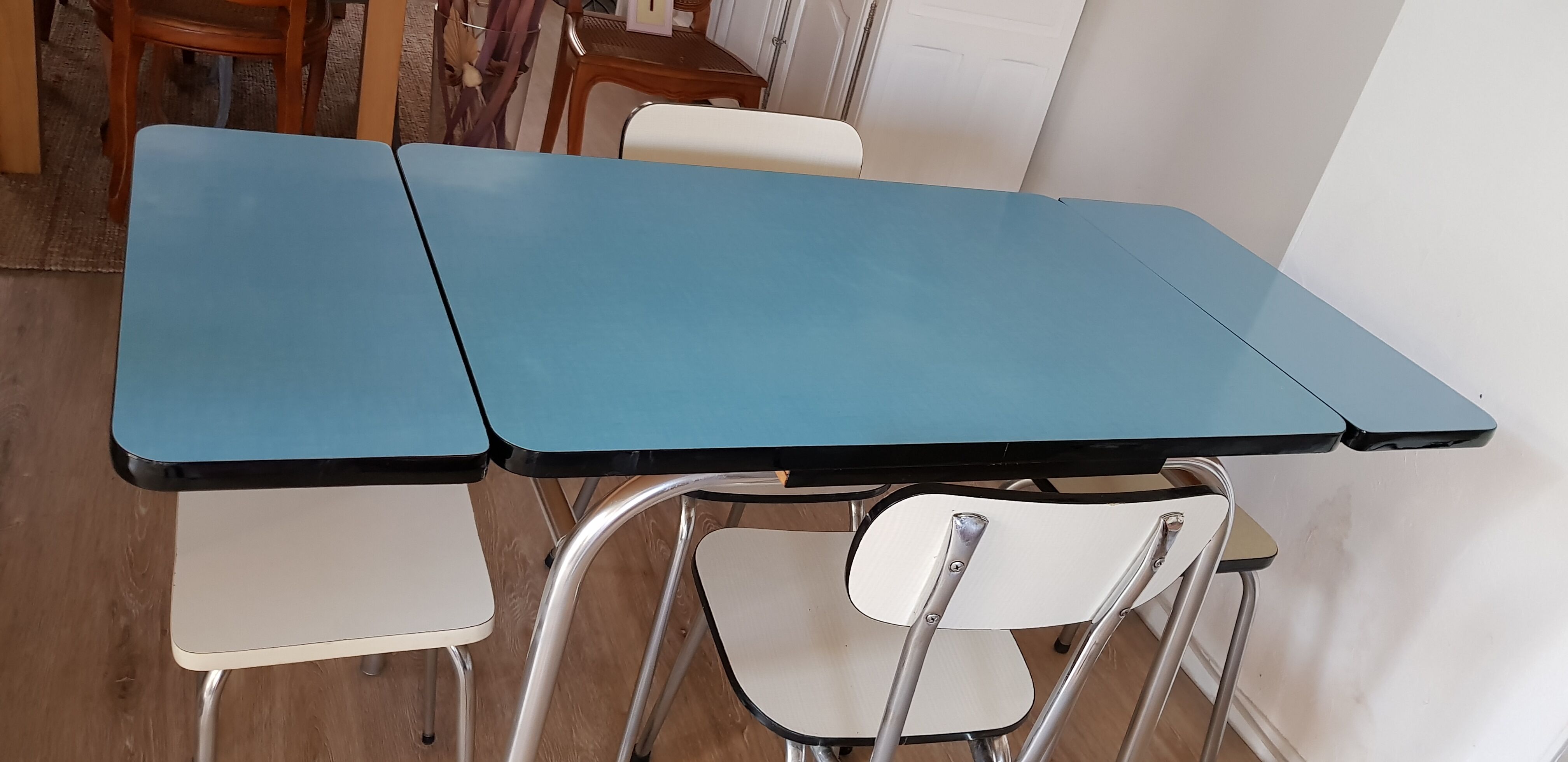 Formica extension table set, 2 chairs and 2 stools