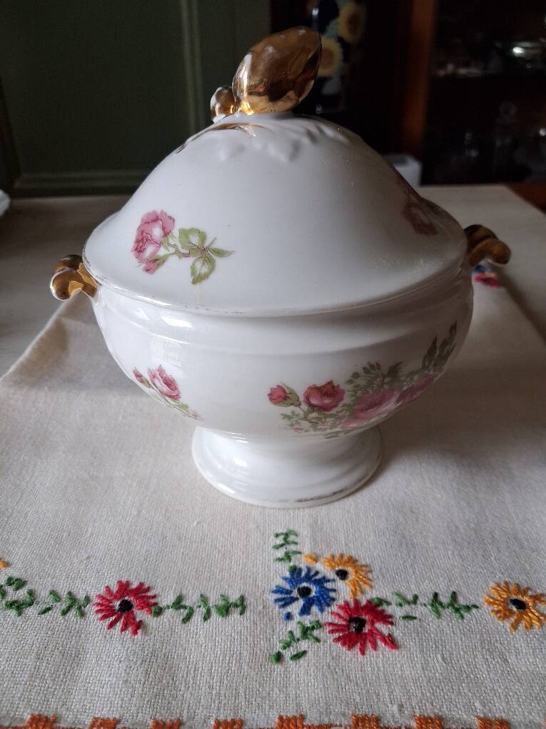 Antique porcelain sweet box from Limoges - William Guérin