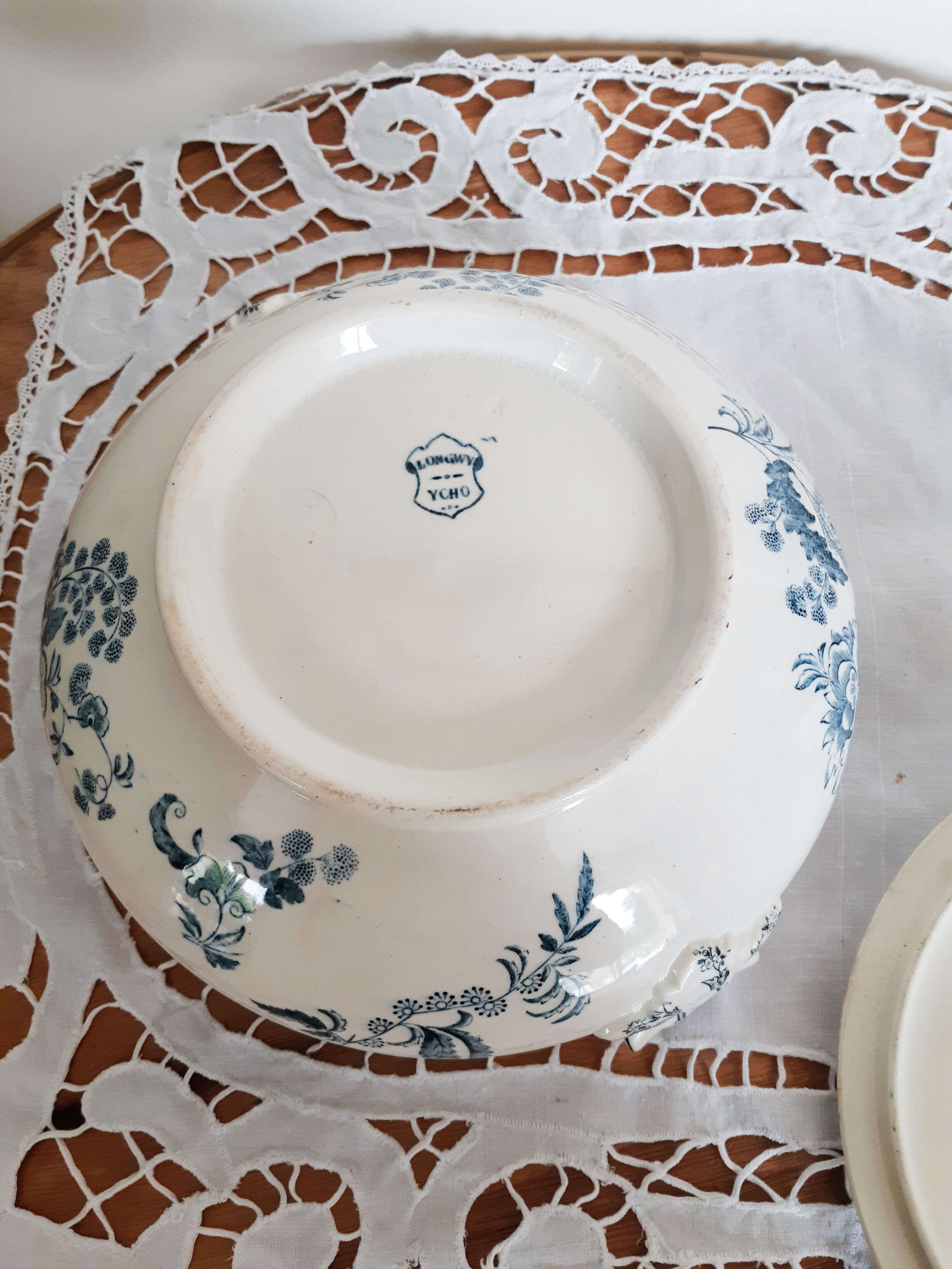 Soupière antique en faïence de Longwy , modèle Ycho  , terre de fer