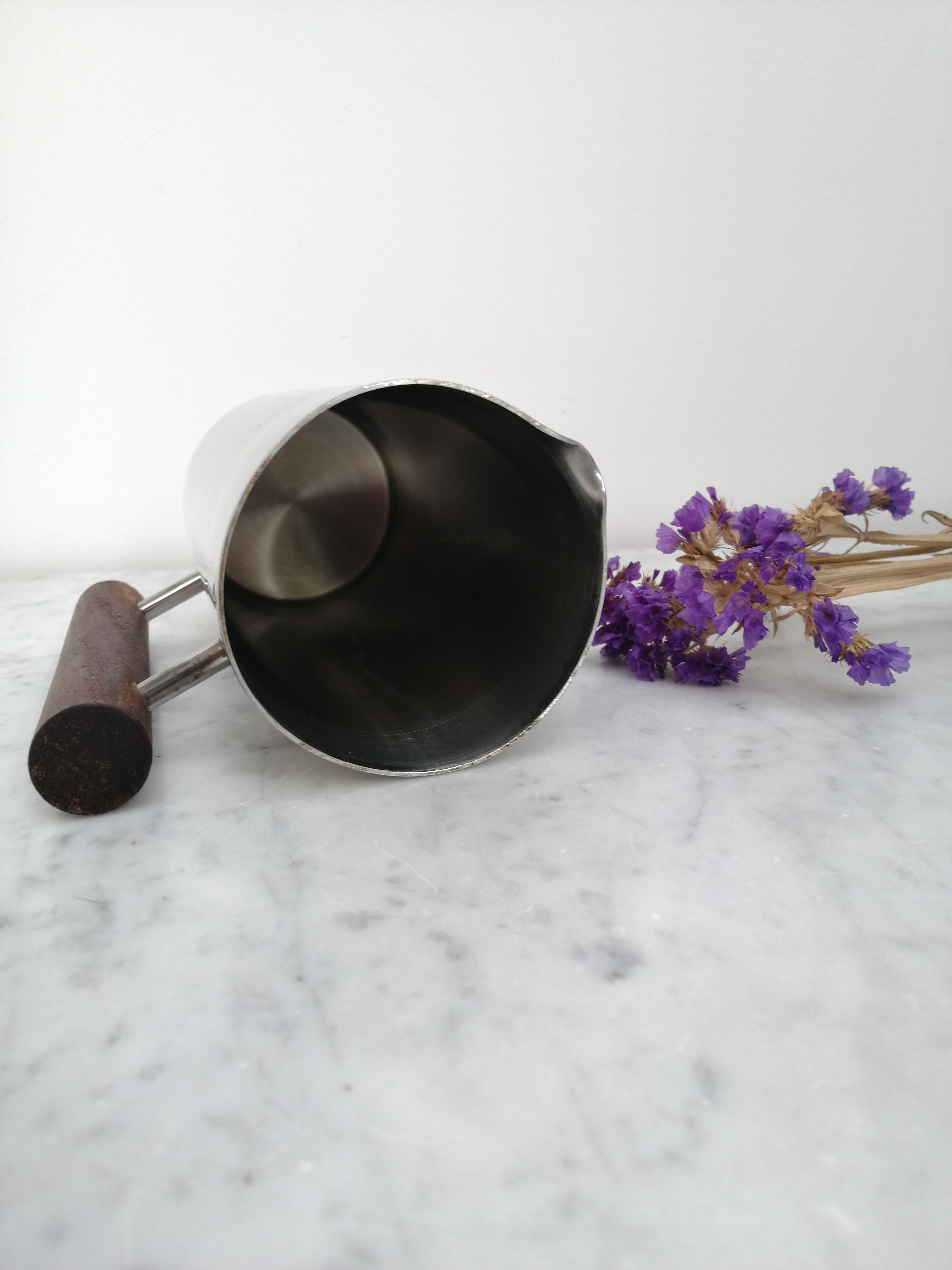 Pitcher Guy Degrenne