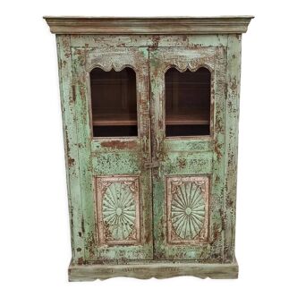 Armoire vitrée patinée verte