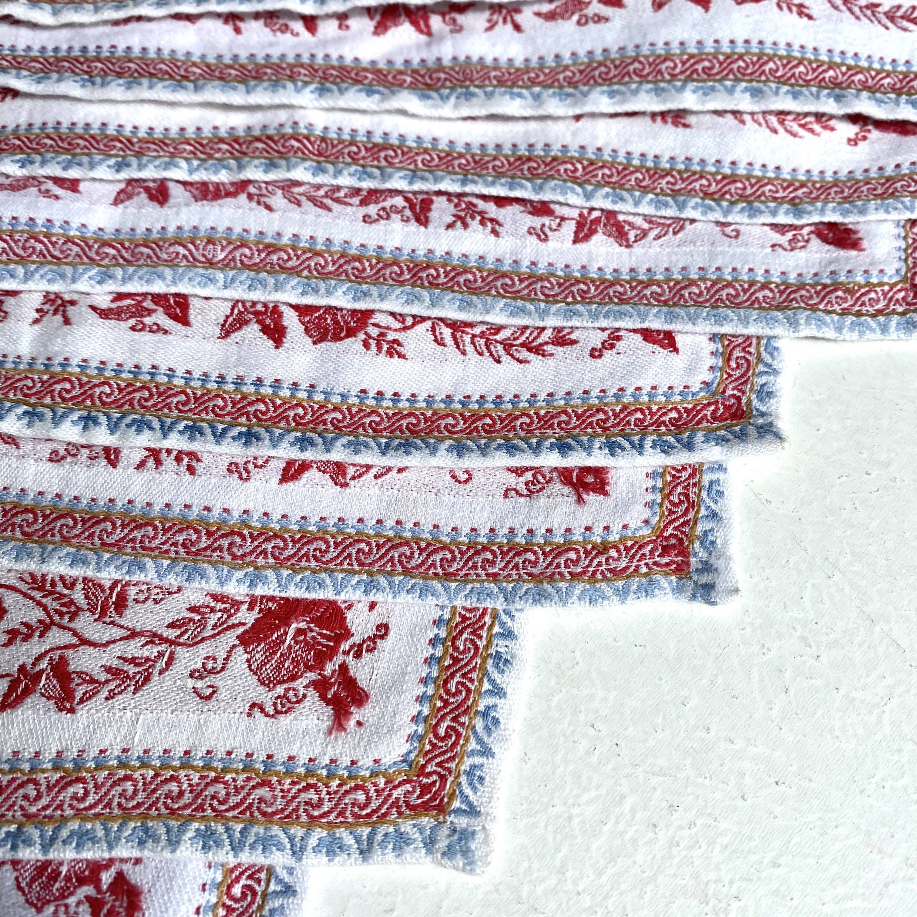 Serviettes de table anciennes brodées en coton