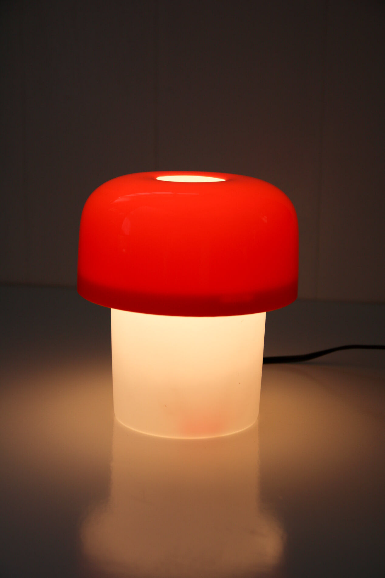 Vintage space age red table lamp from Luigi Massoni for Guzzini, 1970s