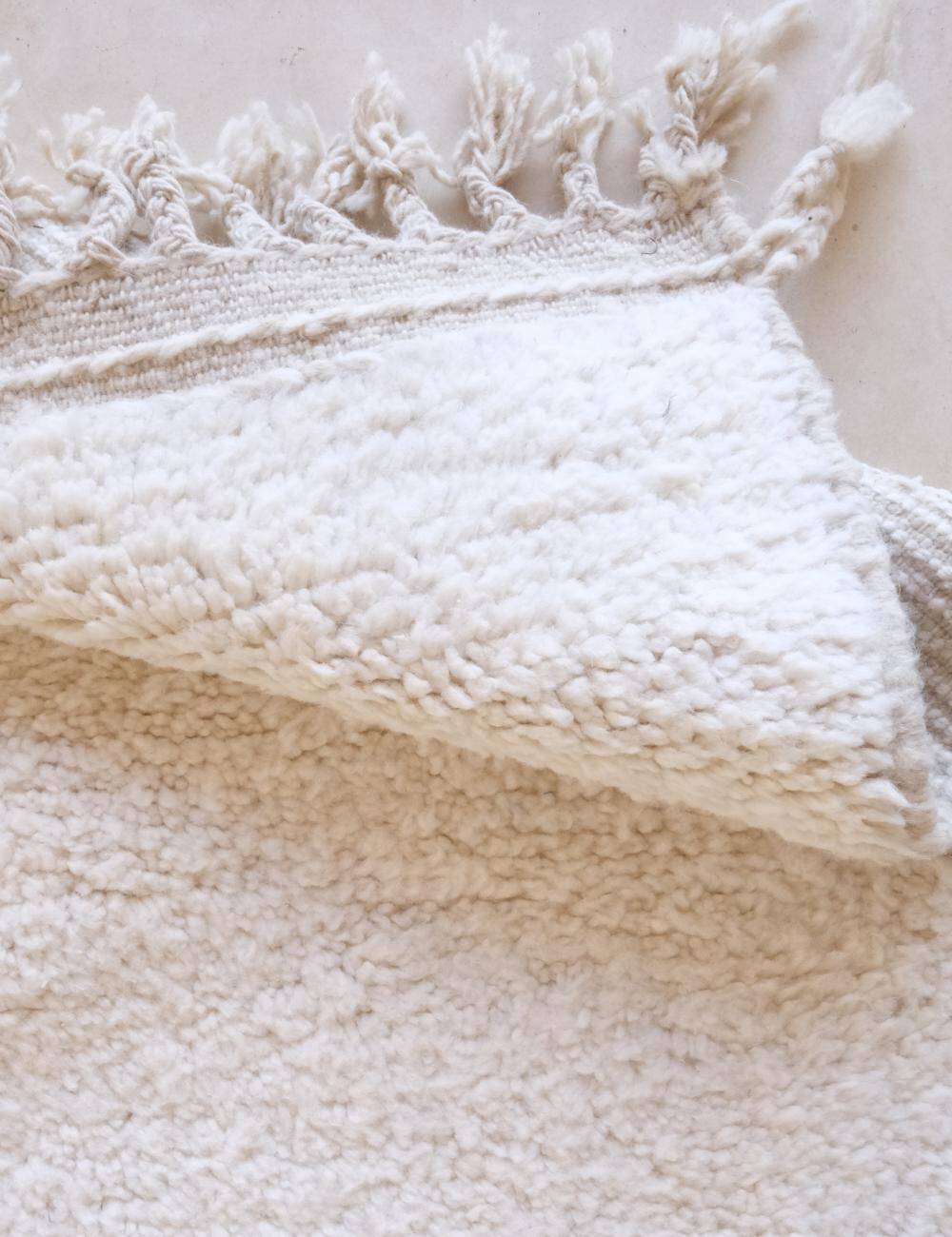 White Berber Rug - 240 x 161 cm