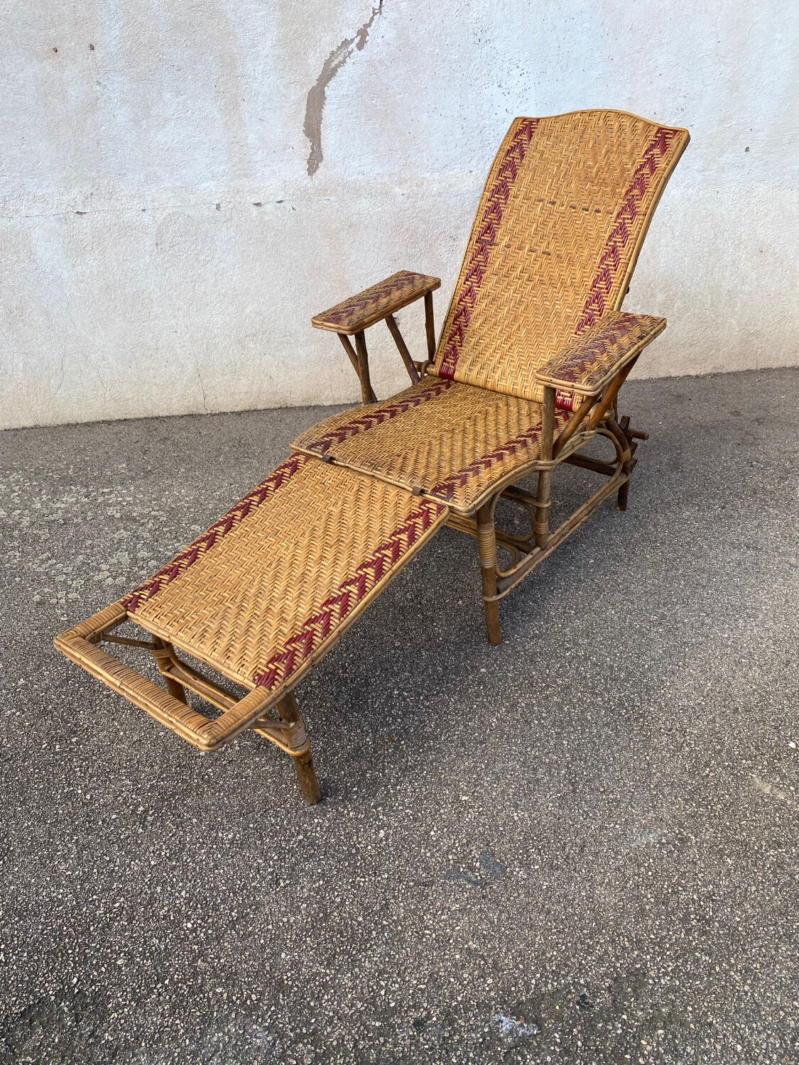 Wicker lounge chair