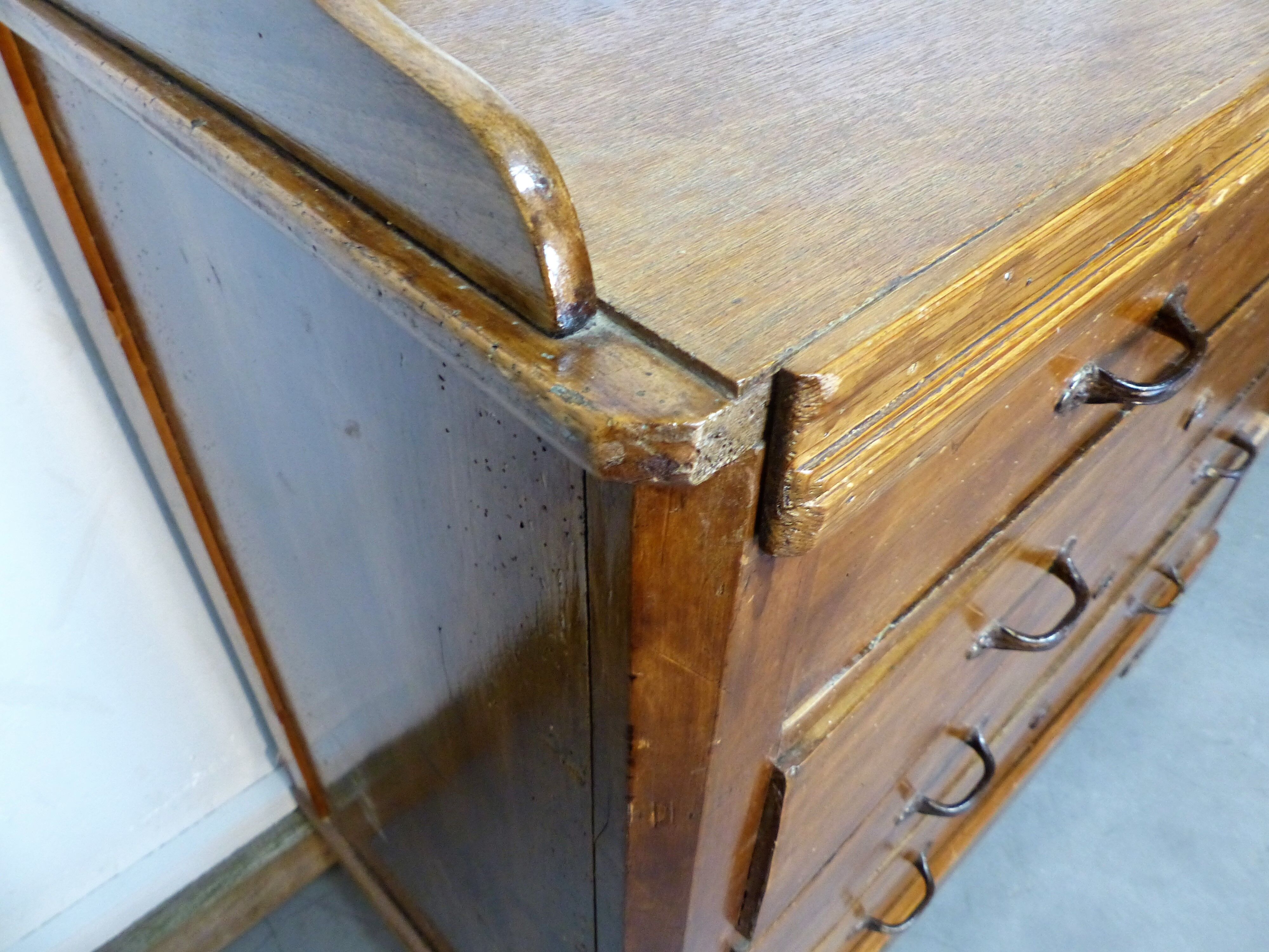 Old dresser 4 drawers