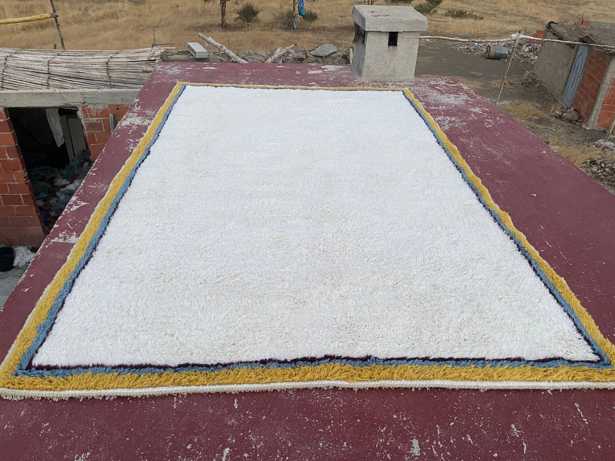 Large Moroccan Berber rug in cream 400x250 cm – yellow and blue border