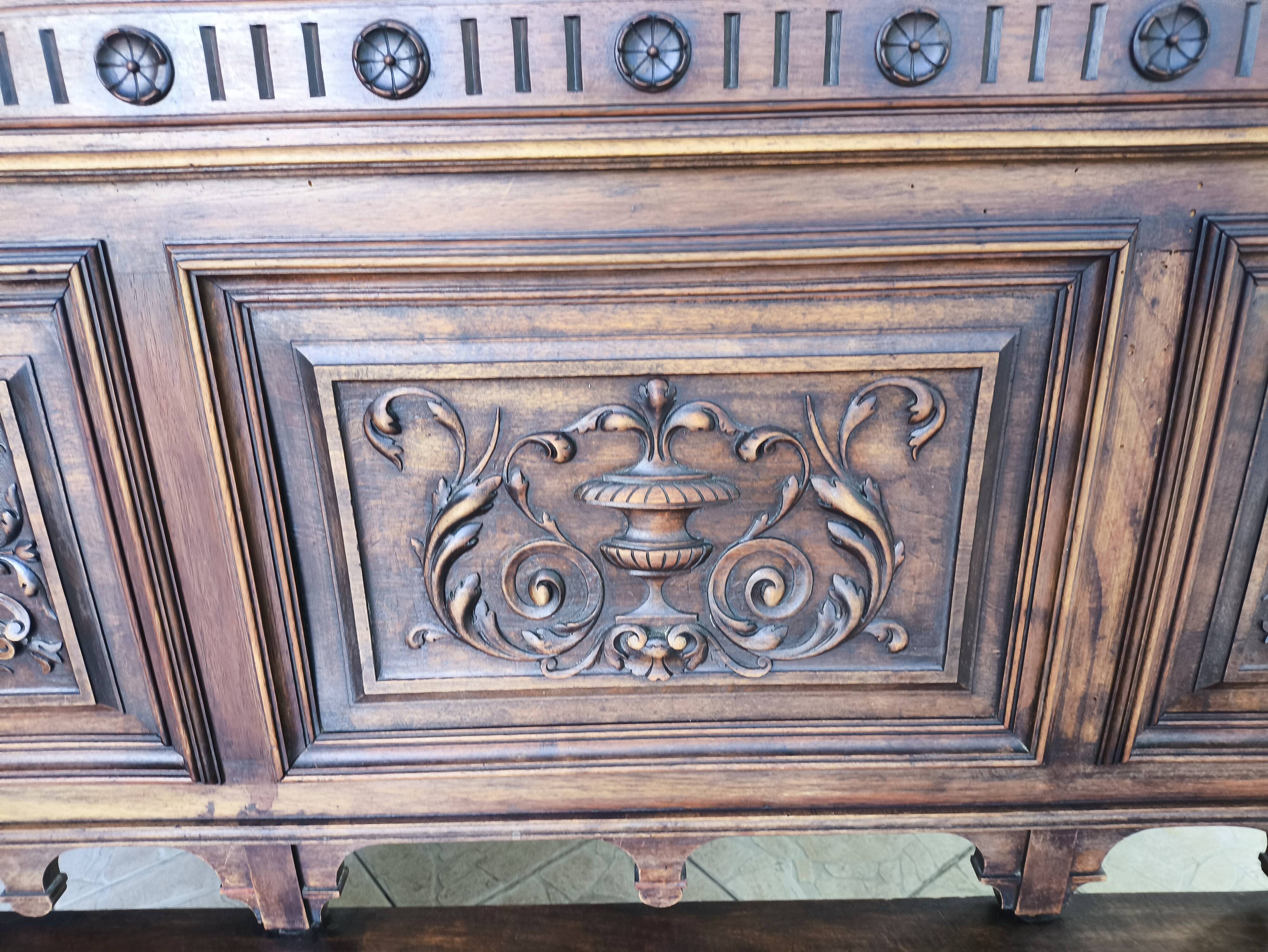 Banquette-coffre ancienne style Henri II / Néo-Renaissance en bois sculpté
