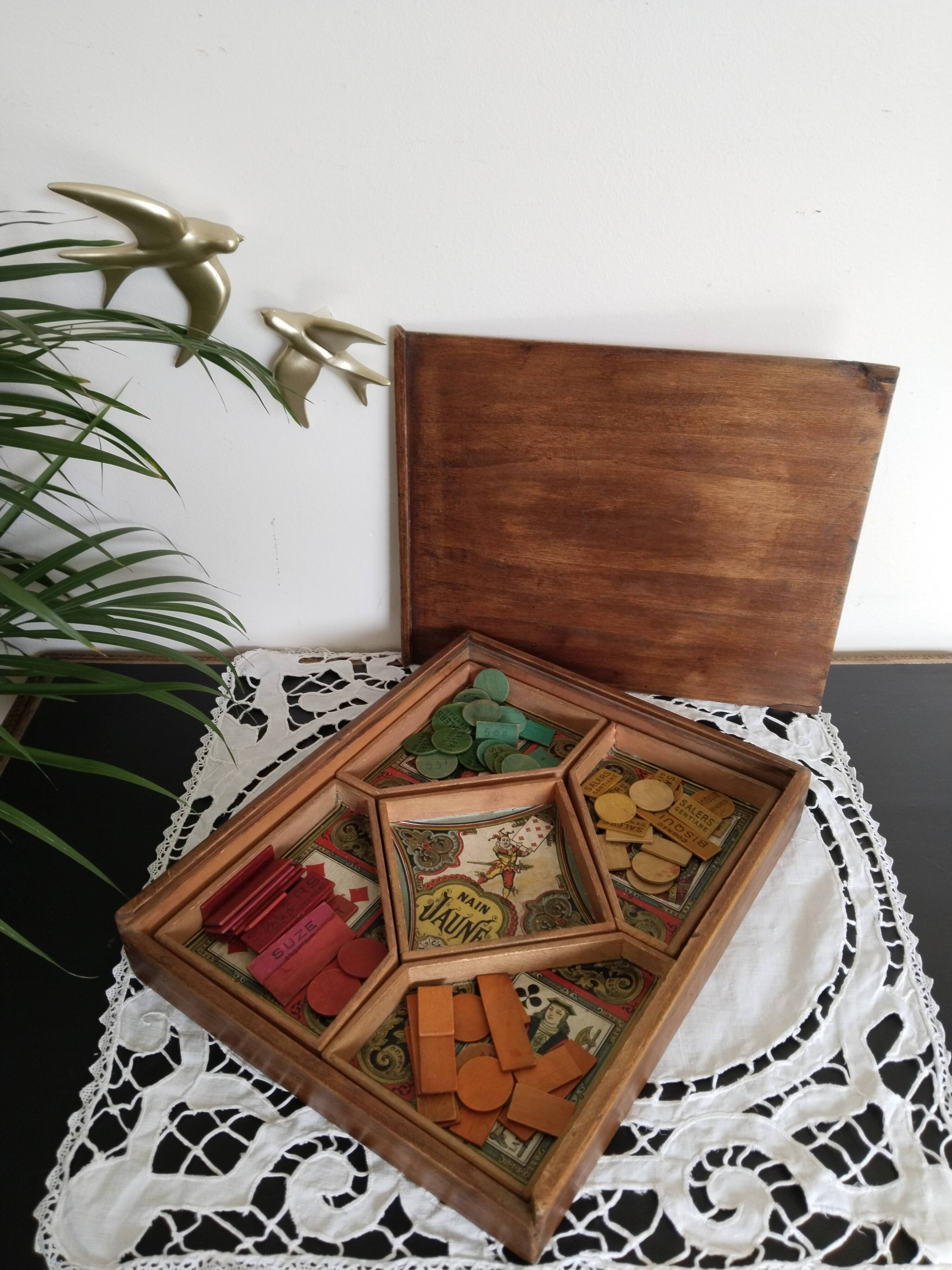 Old Yellow Dwarf game, wooden box, 1940s