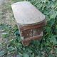 Petit tabouret en bois très ancien 