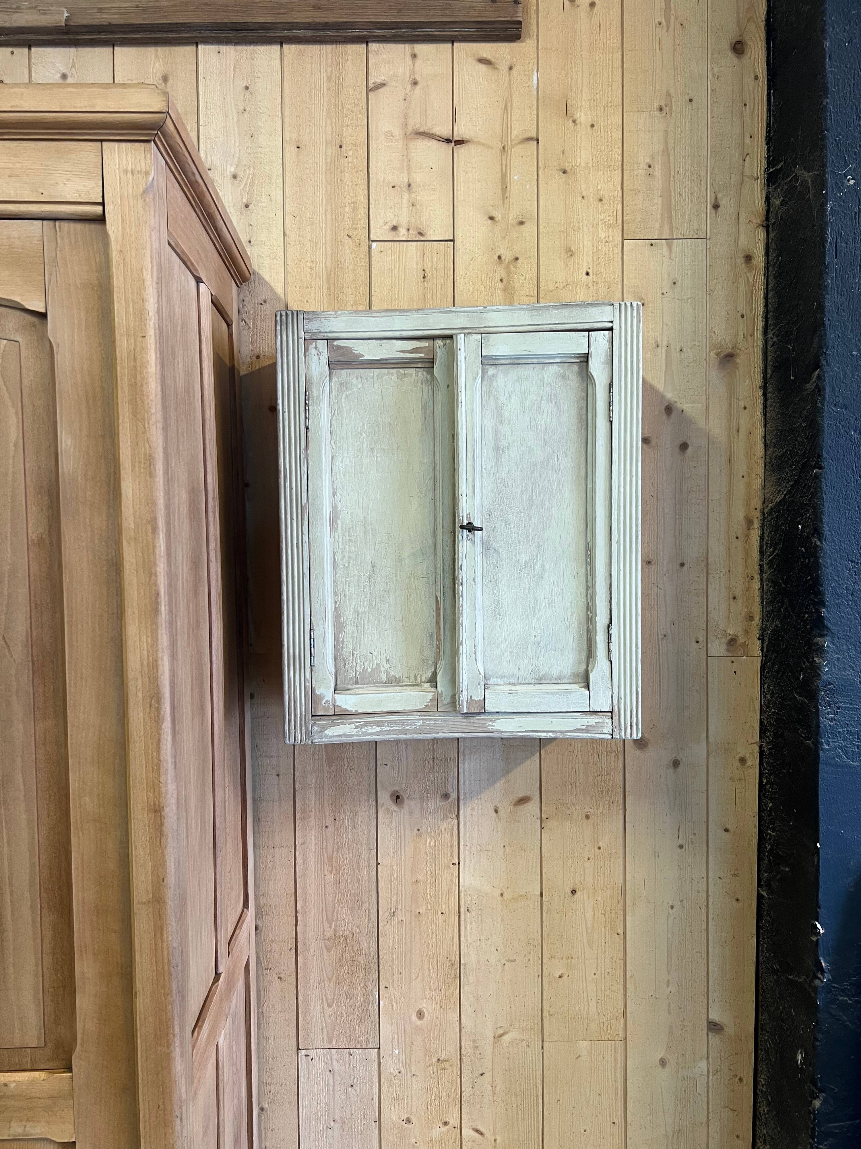 Armoire à pharmacie parisien