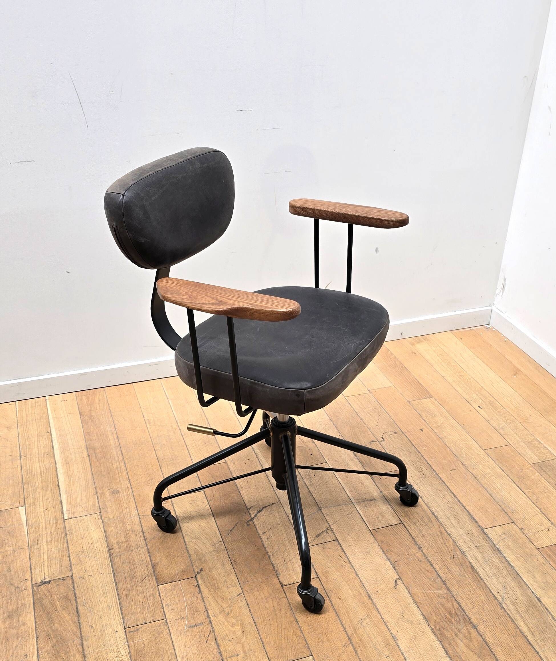 Chaise d'atelier District Eight