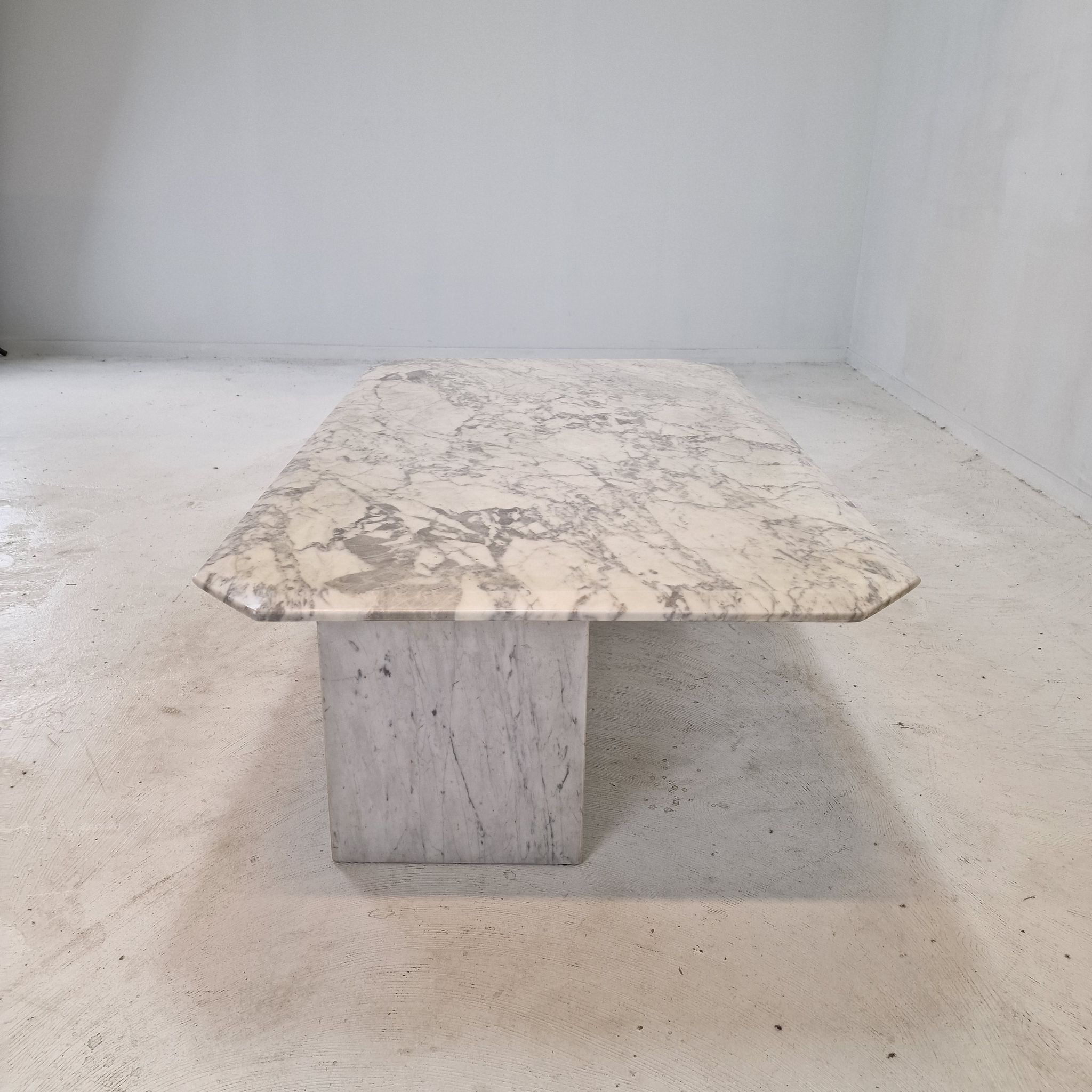 Table basse en marbre italien années 1970