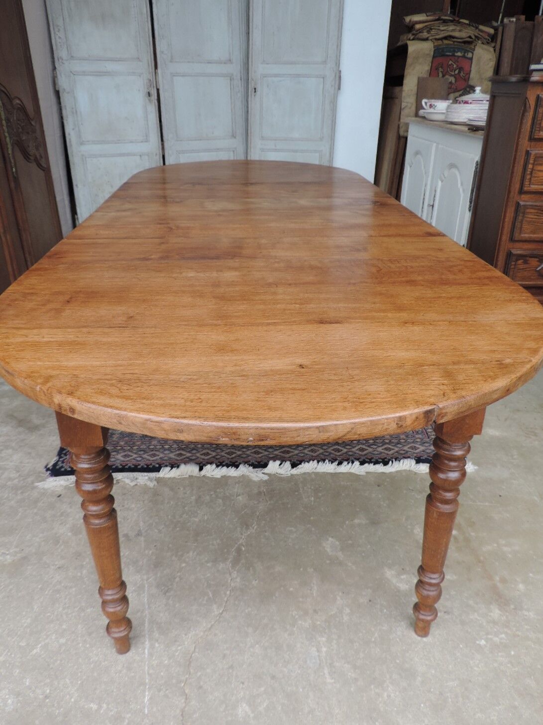 Oval oak six-legged table
