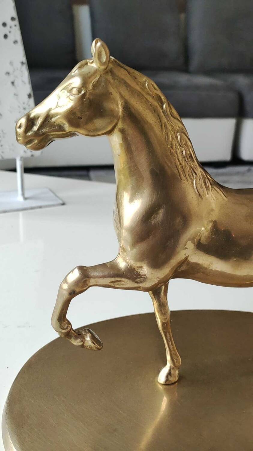 Large vintage horse in exercise figurine on oval base, in polished brass 26 x 19 cm
