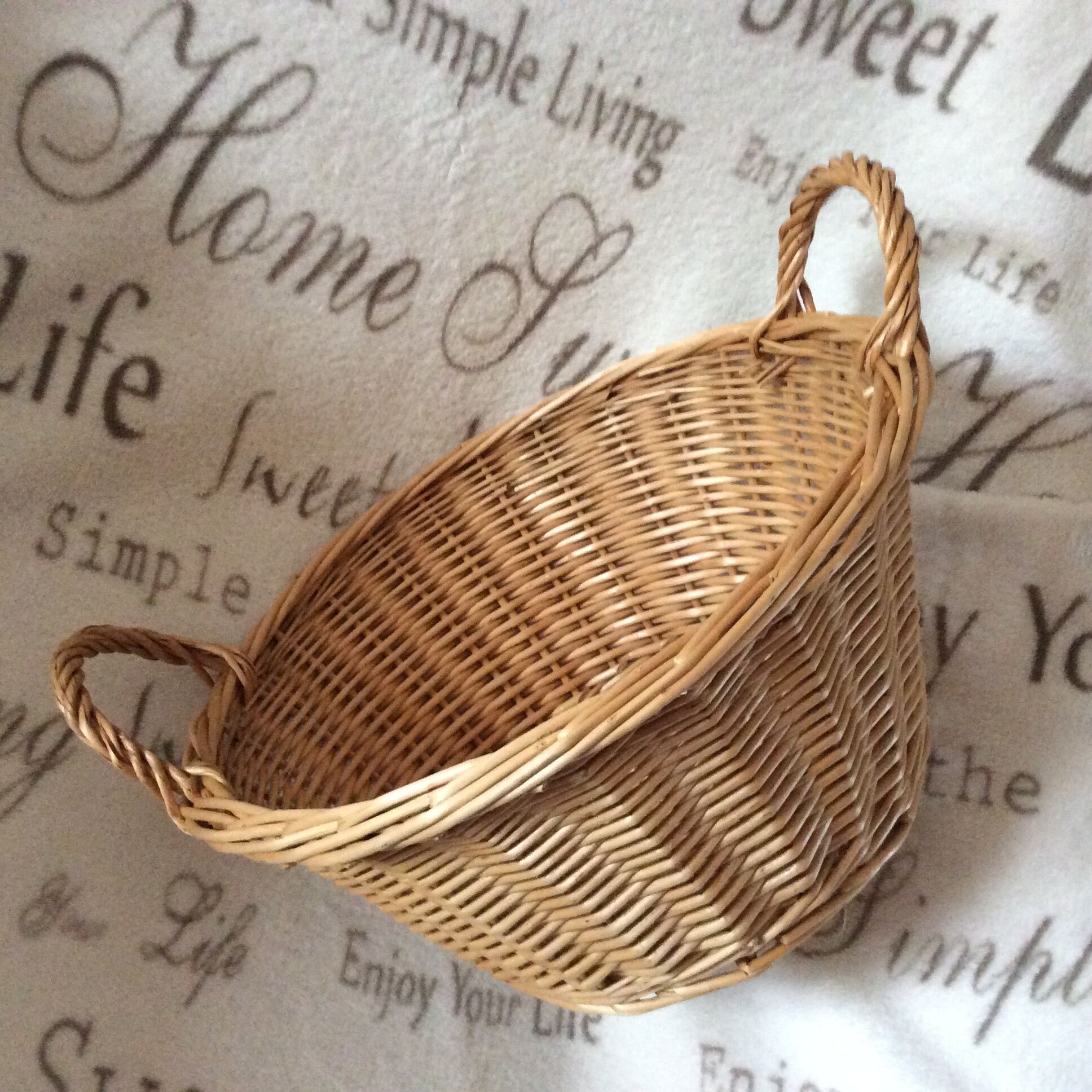 Round pan with rattan handles - vintage