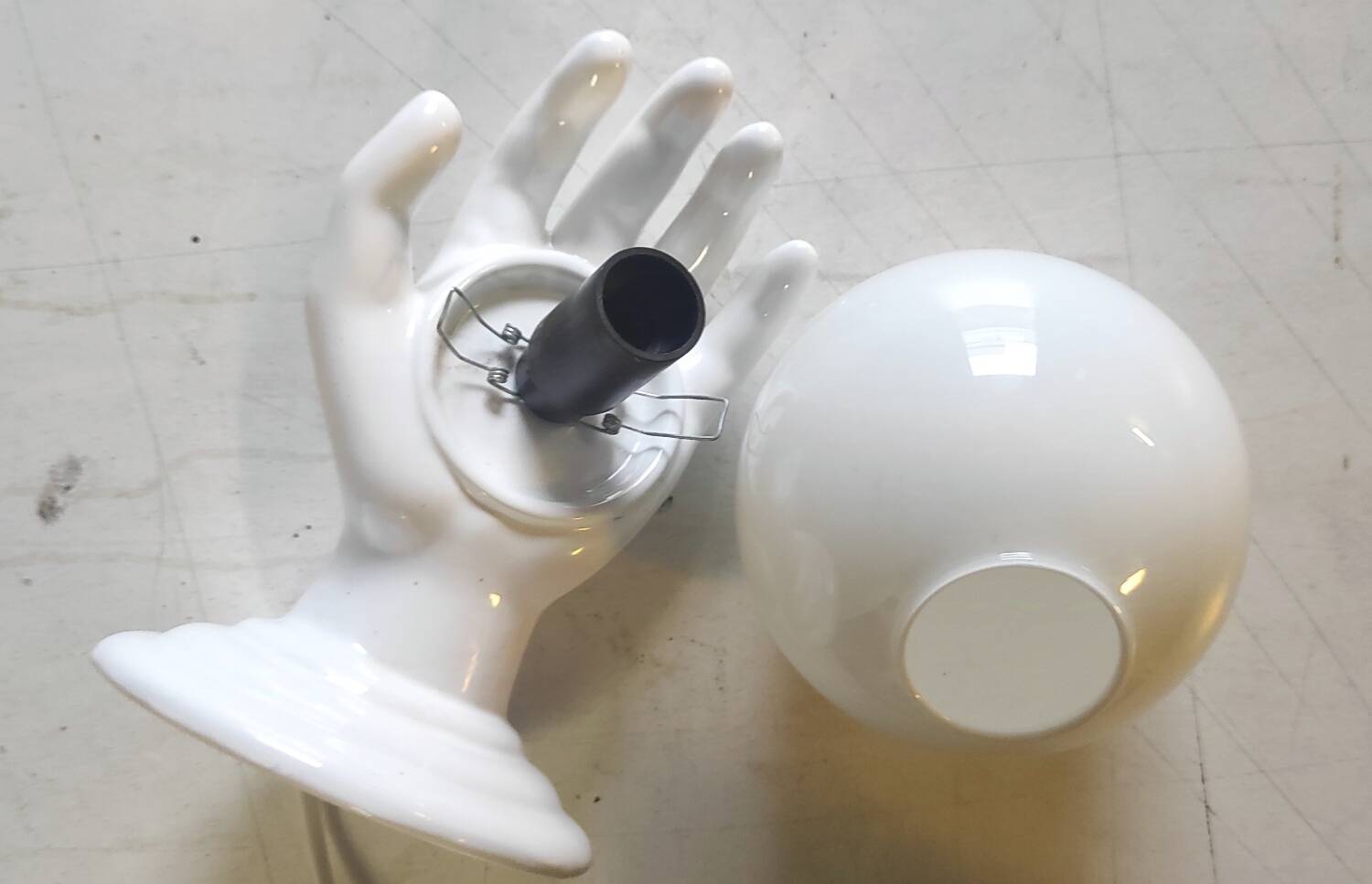 Ceramic and opaline wall lamp - 70's