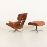 Fauteuil lounge avec repose-pieds en cuir aniline, conçu par Charles et Ray Eames