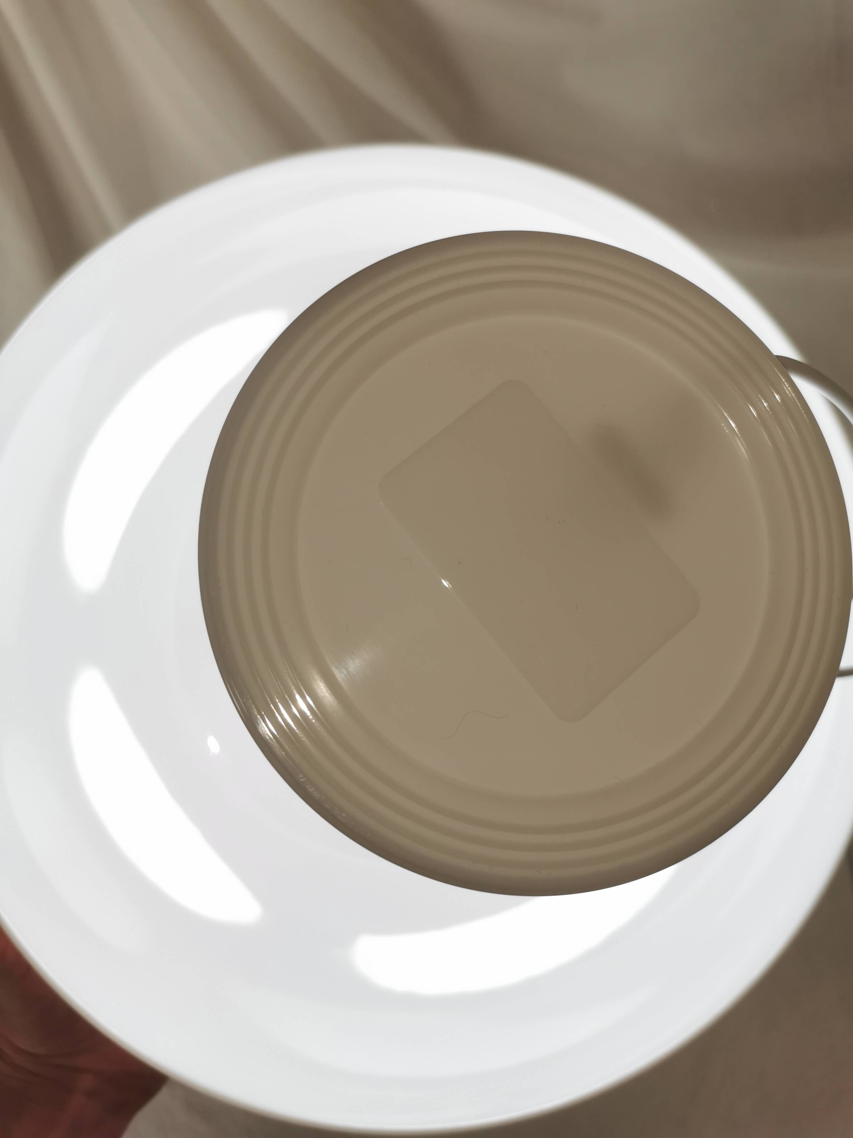 Lampe champignon en plastique blanc