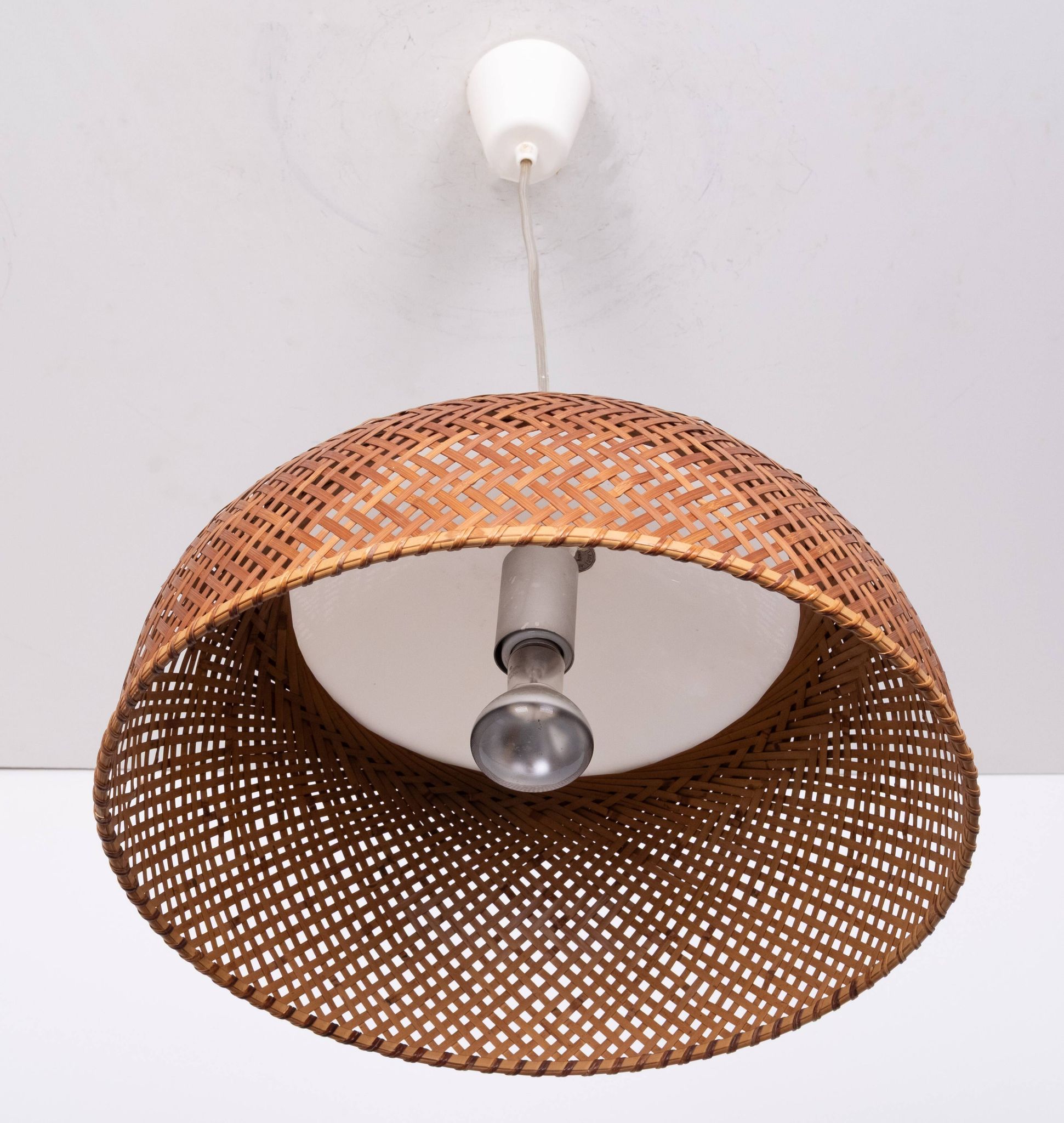 Lampe suspendue en osier du Japon des années 1970