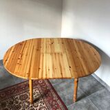 Round table in varnished pine with extension cord