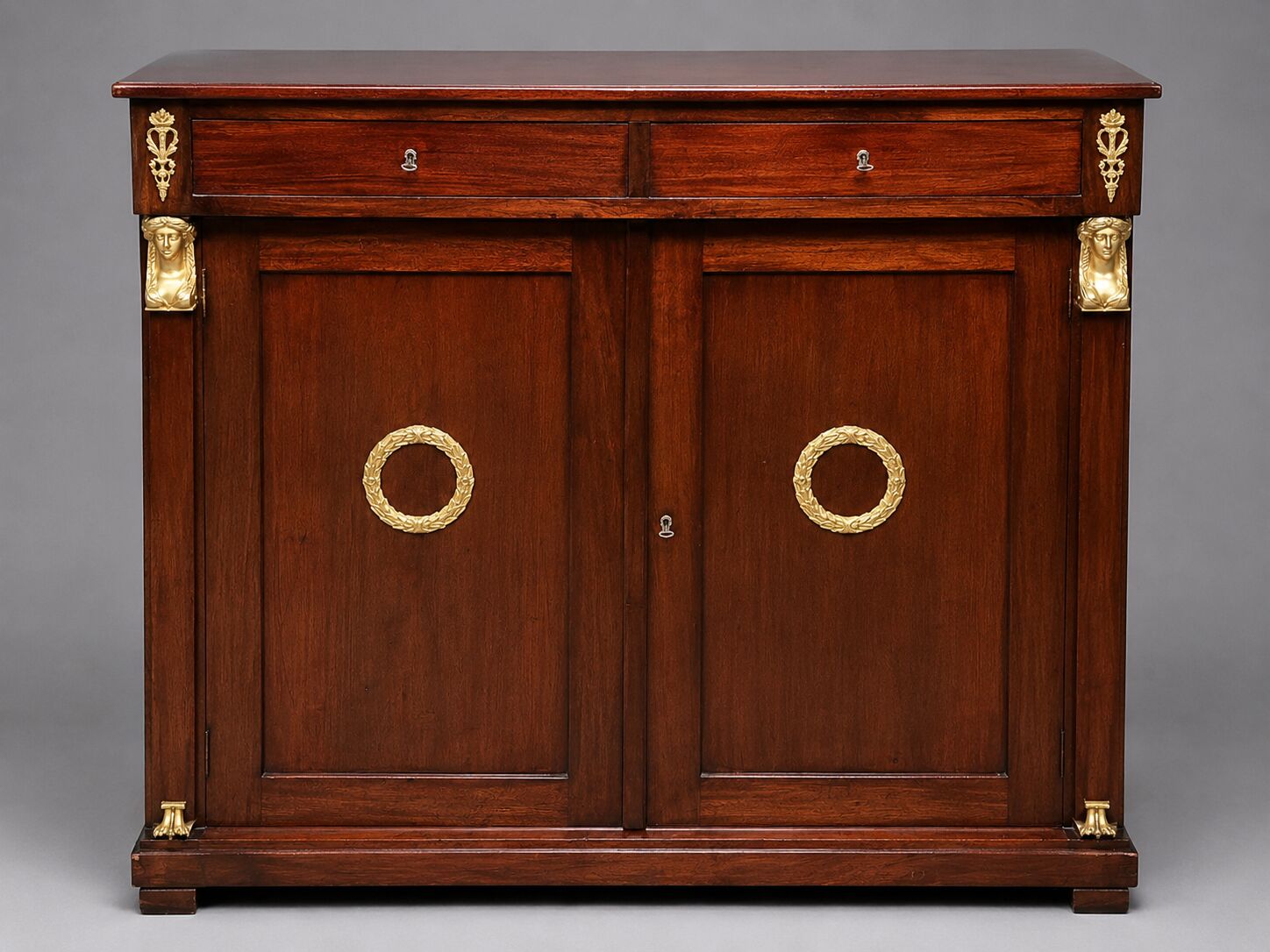 Commode de style Empire.