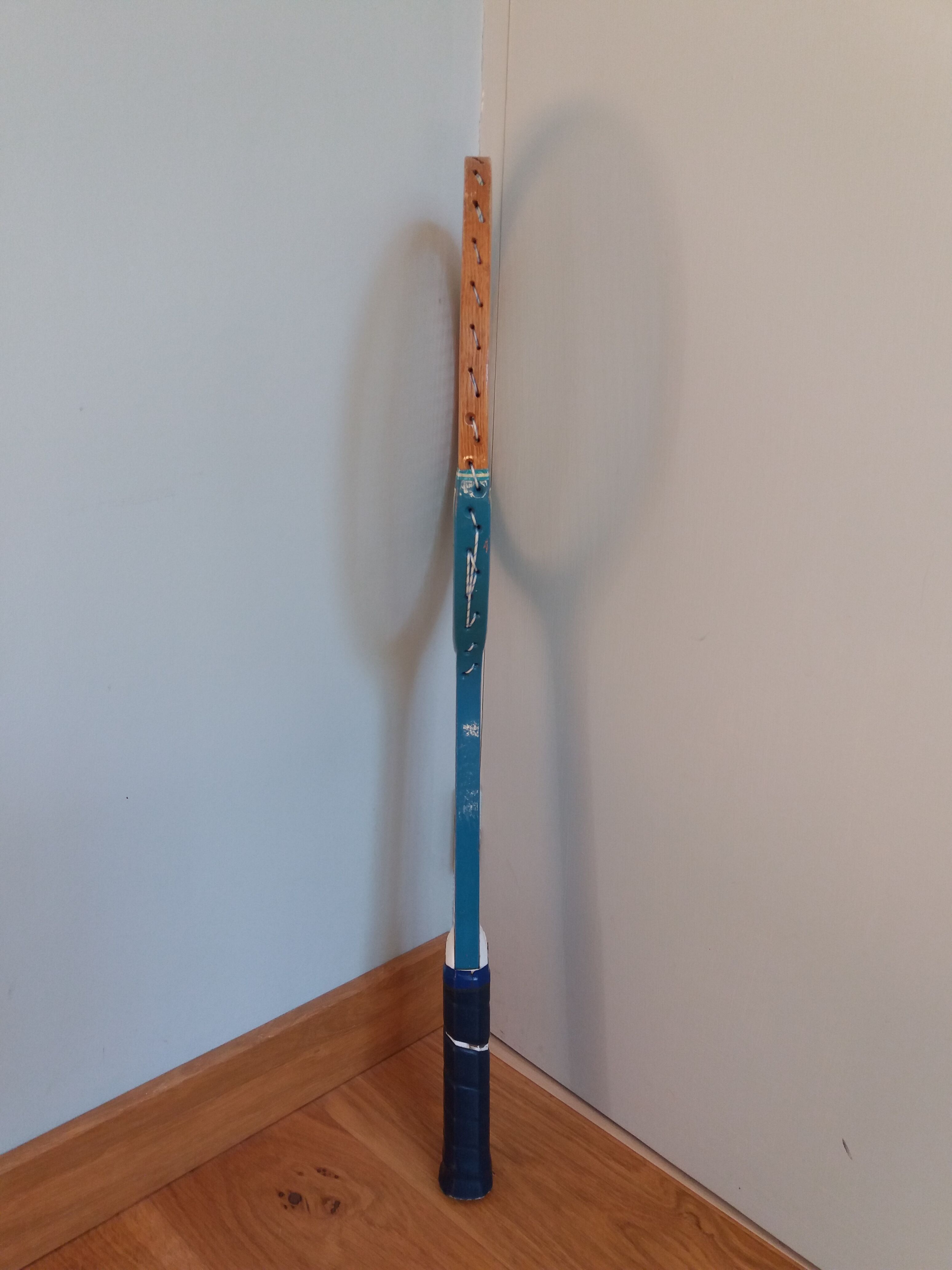 Wooden Snauwaert tennis racket