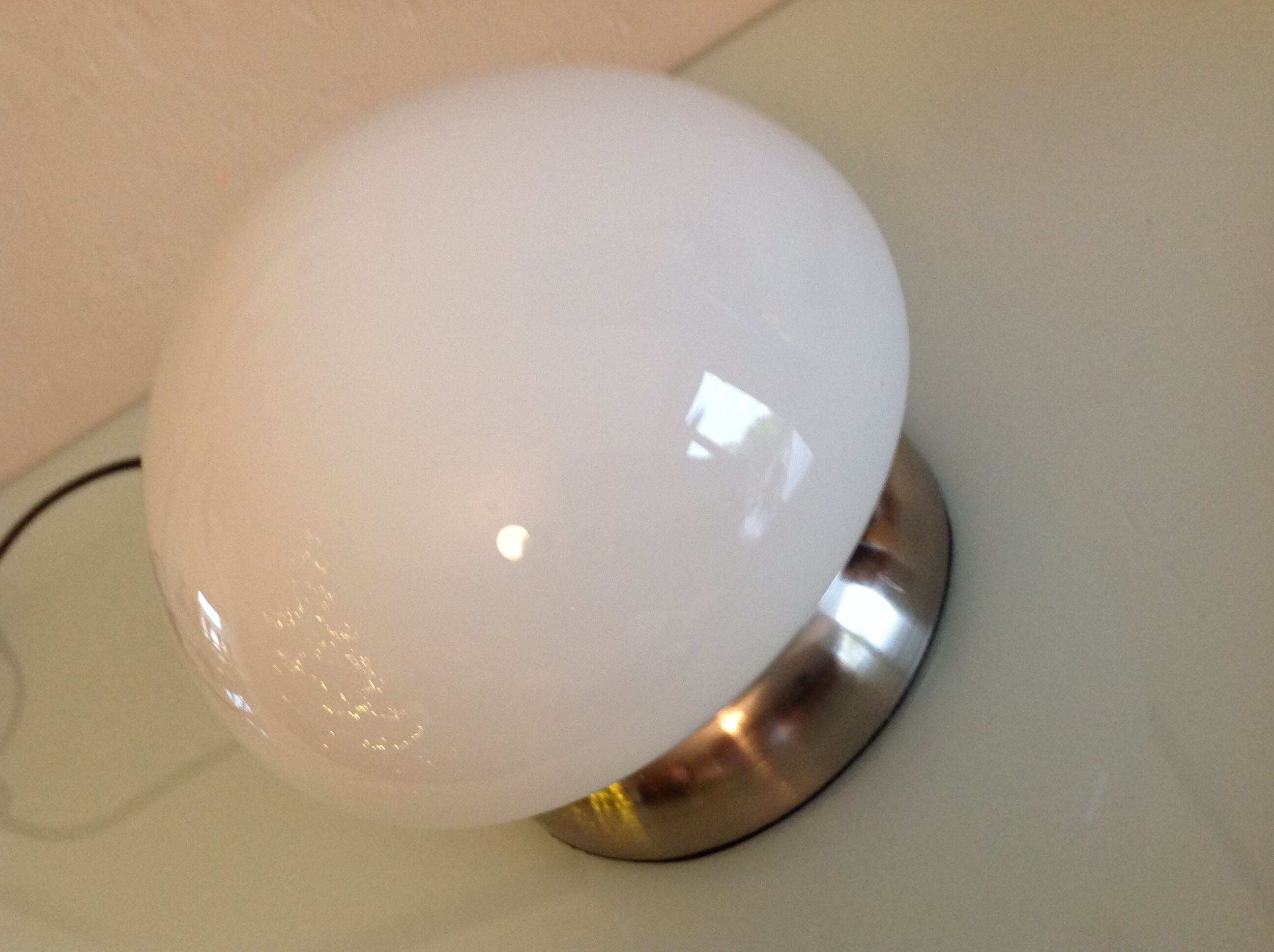 Bedside lamp in white opaline and chromed metal, 70s-80s