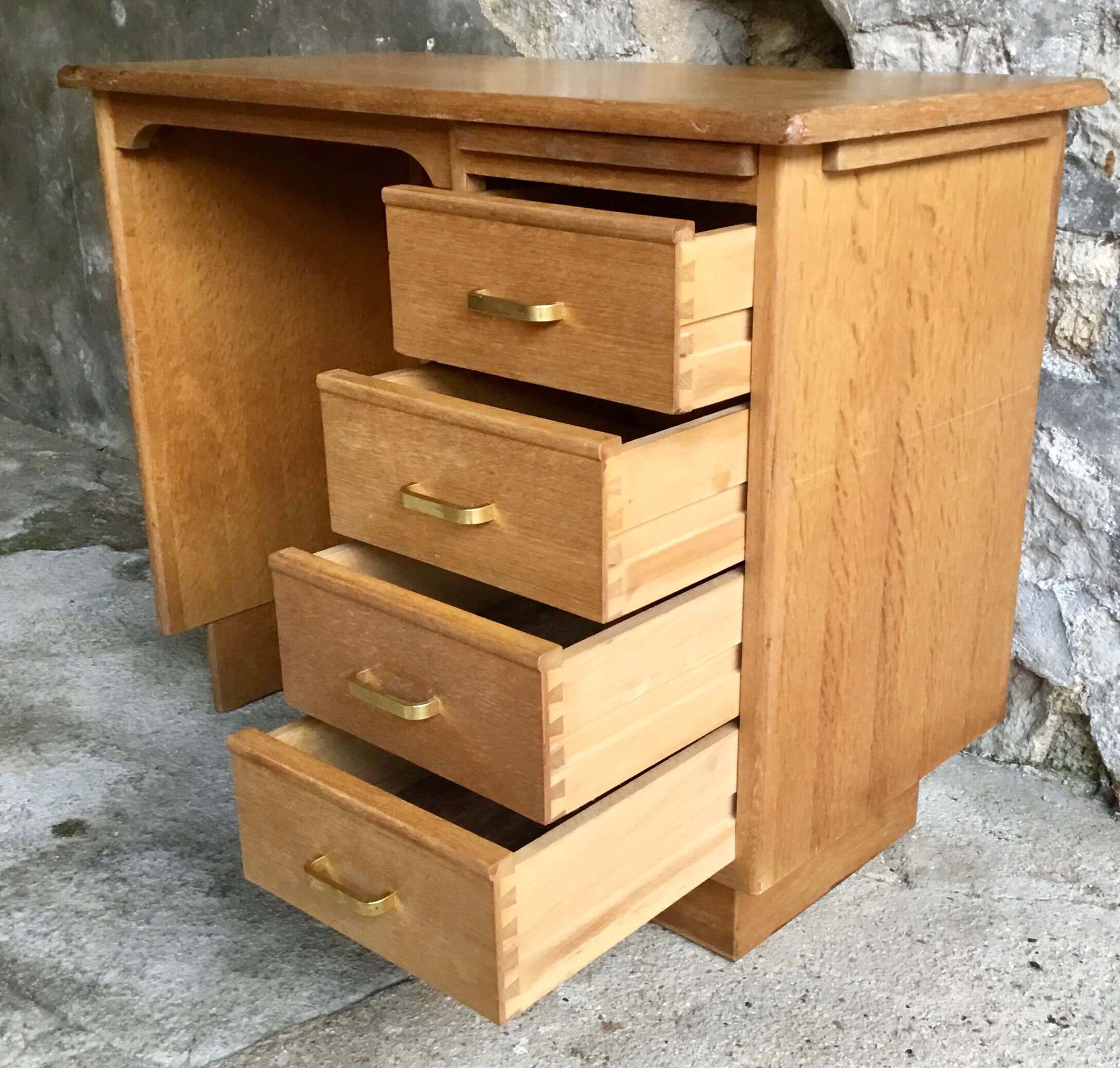 Vintage desk with retractable shelf and 4 drawers - 1960