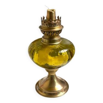 Oil lamp in yellow glass and brass