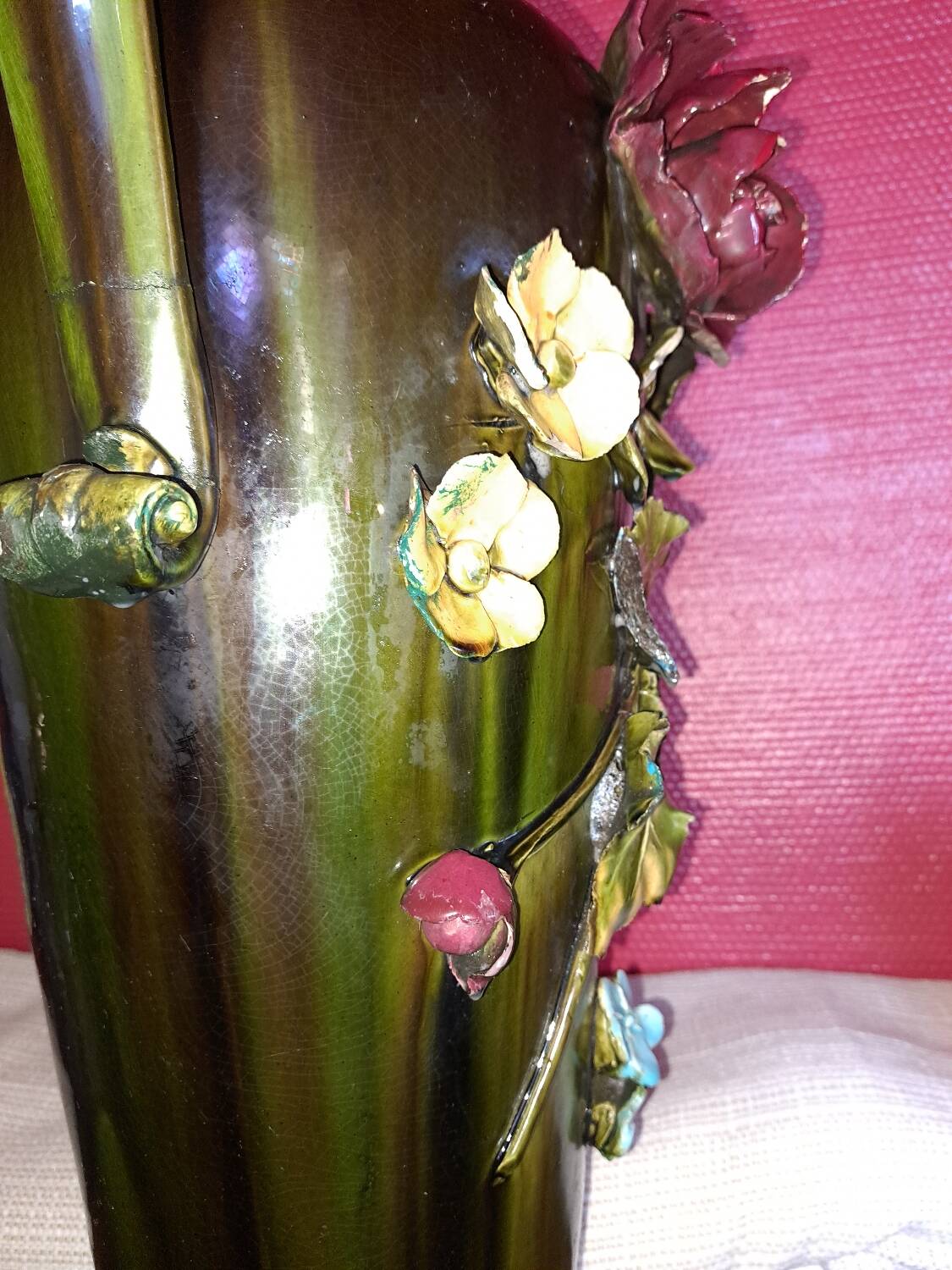 Grand Vase en Barbotine. XIX siècle.
