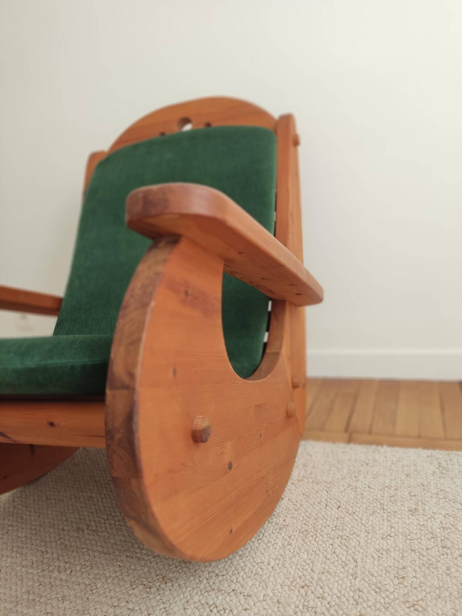 Scandinavian rocking chair in wood & mohair velvet
