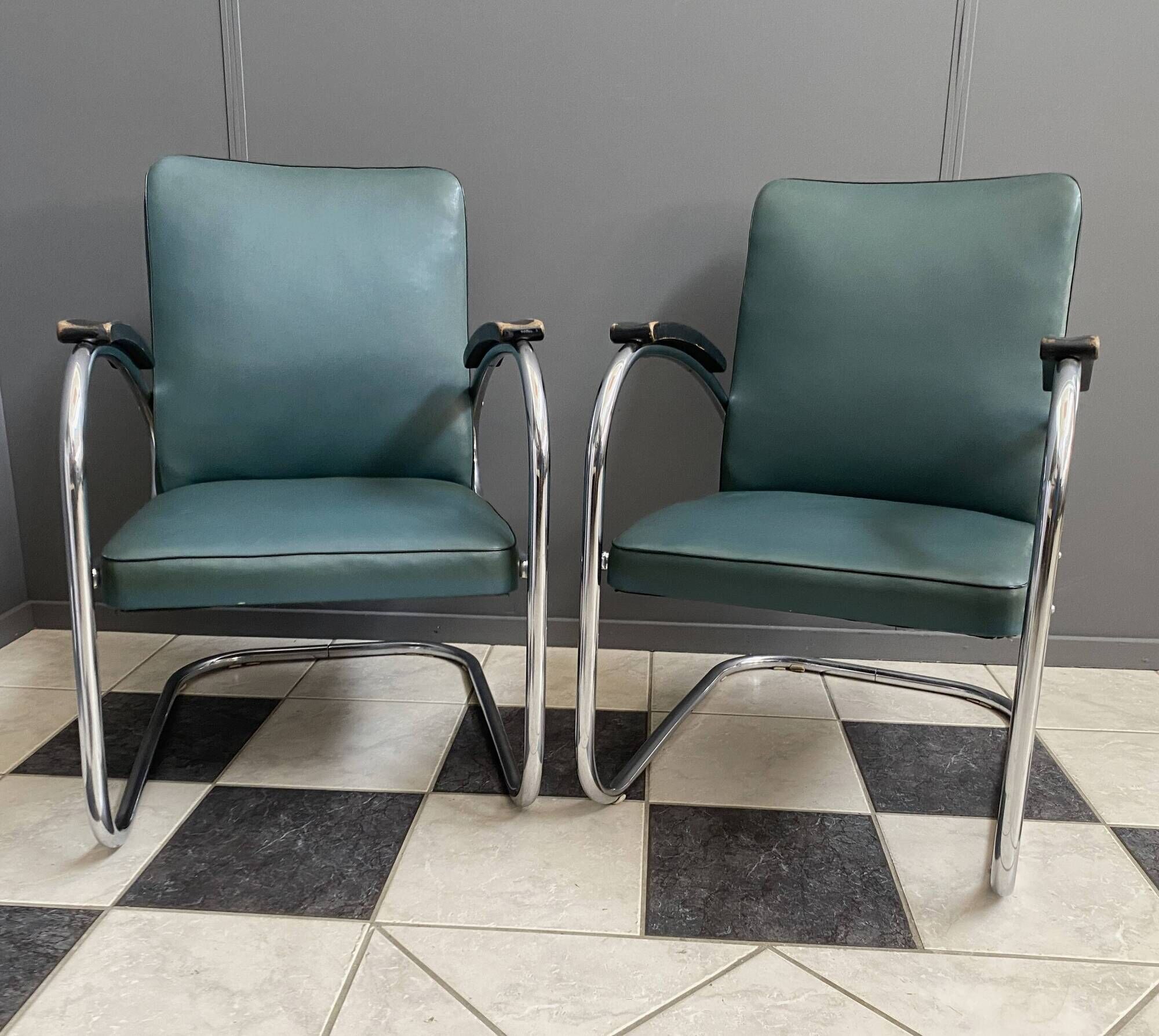 Set of 2 Green Mauser tubular chairs model RS7 Bauhaus 1930s
