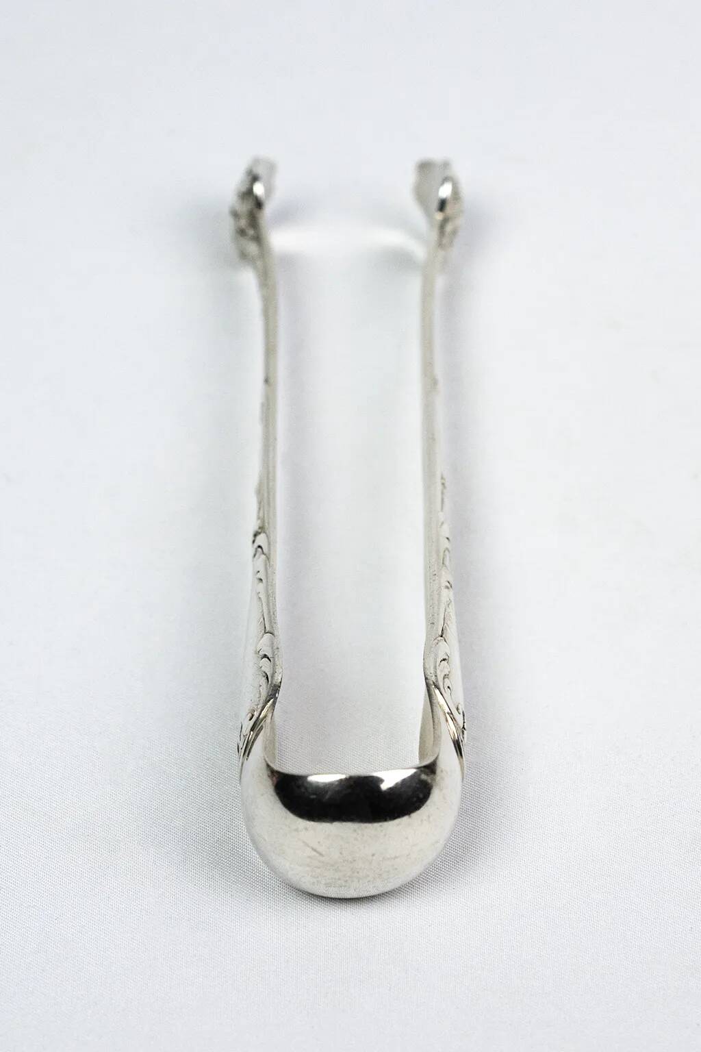 Christofle sugar tongs in silver-plated metal, Louis XV style, 19th century