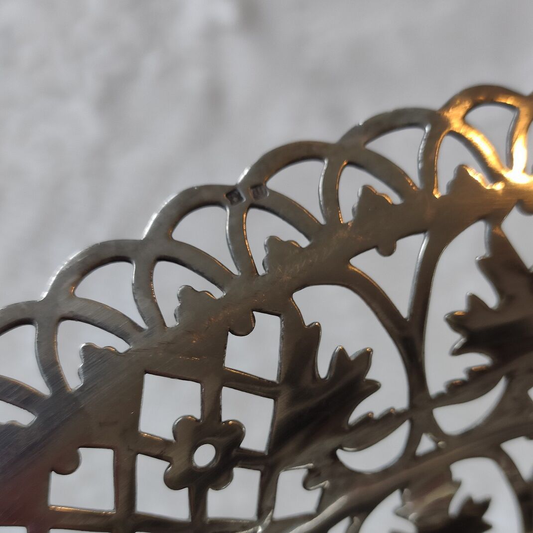 Openwork silver metal cut