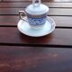 Tasse miniature en porcelaine