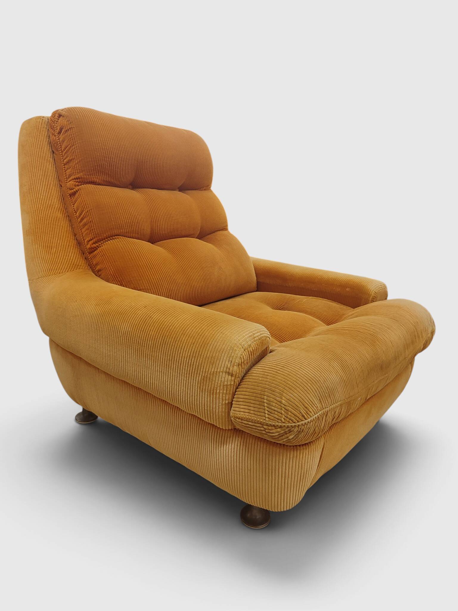 Fauteuil lounge velours côtelé "Gamba S.A. Paris" – Teinte Pêche / Abricot