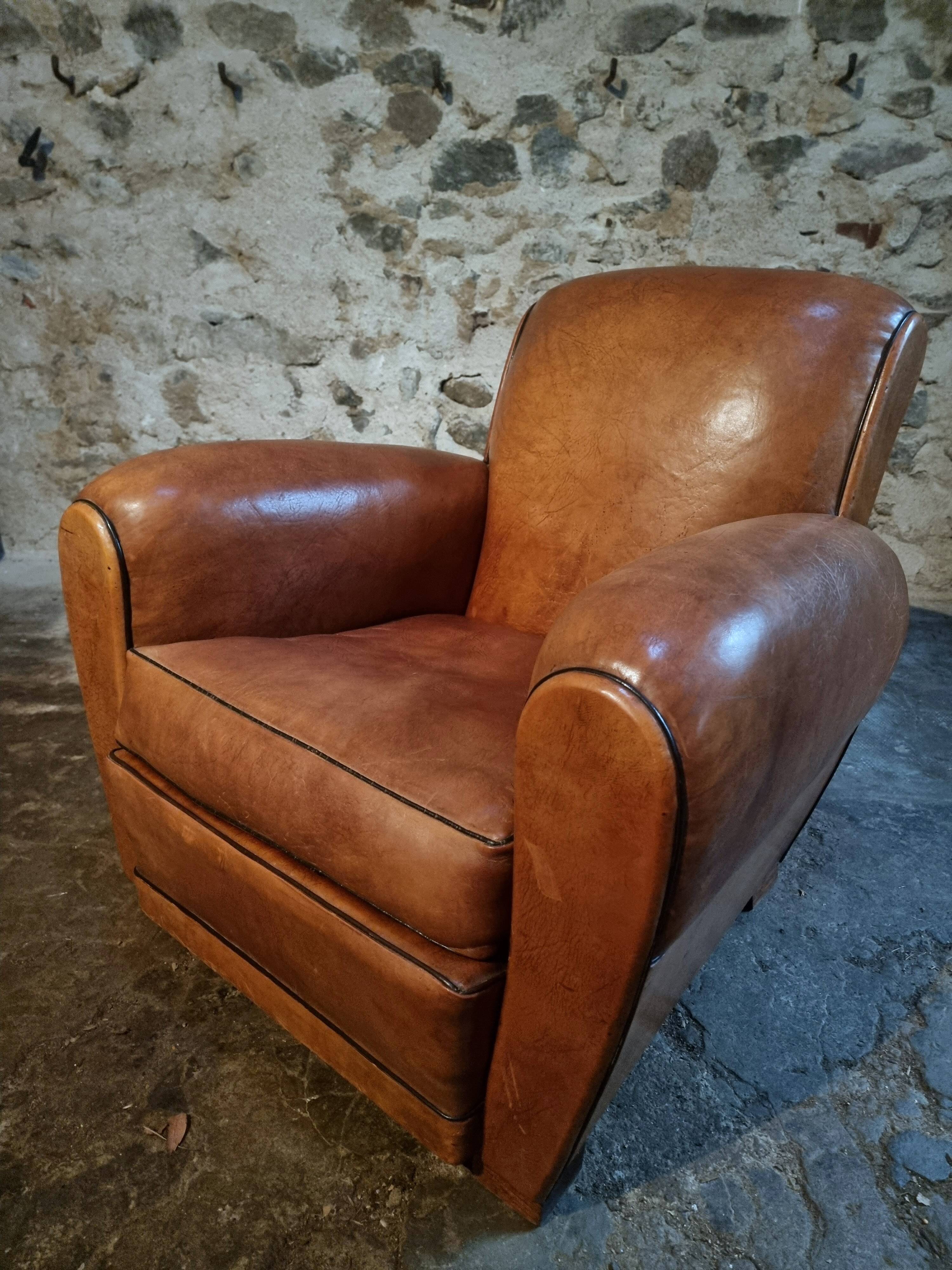 Fauteuil club français vintage en cuir, années 1940–1950 – fauteuil en cuir pleine fleur cognac