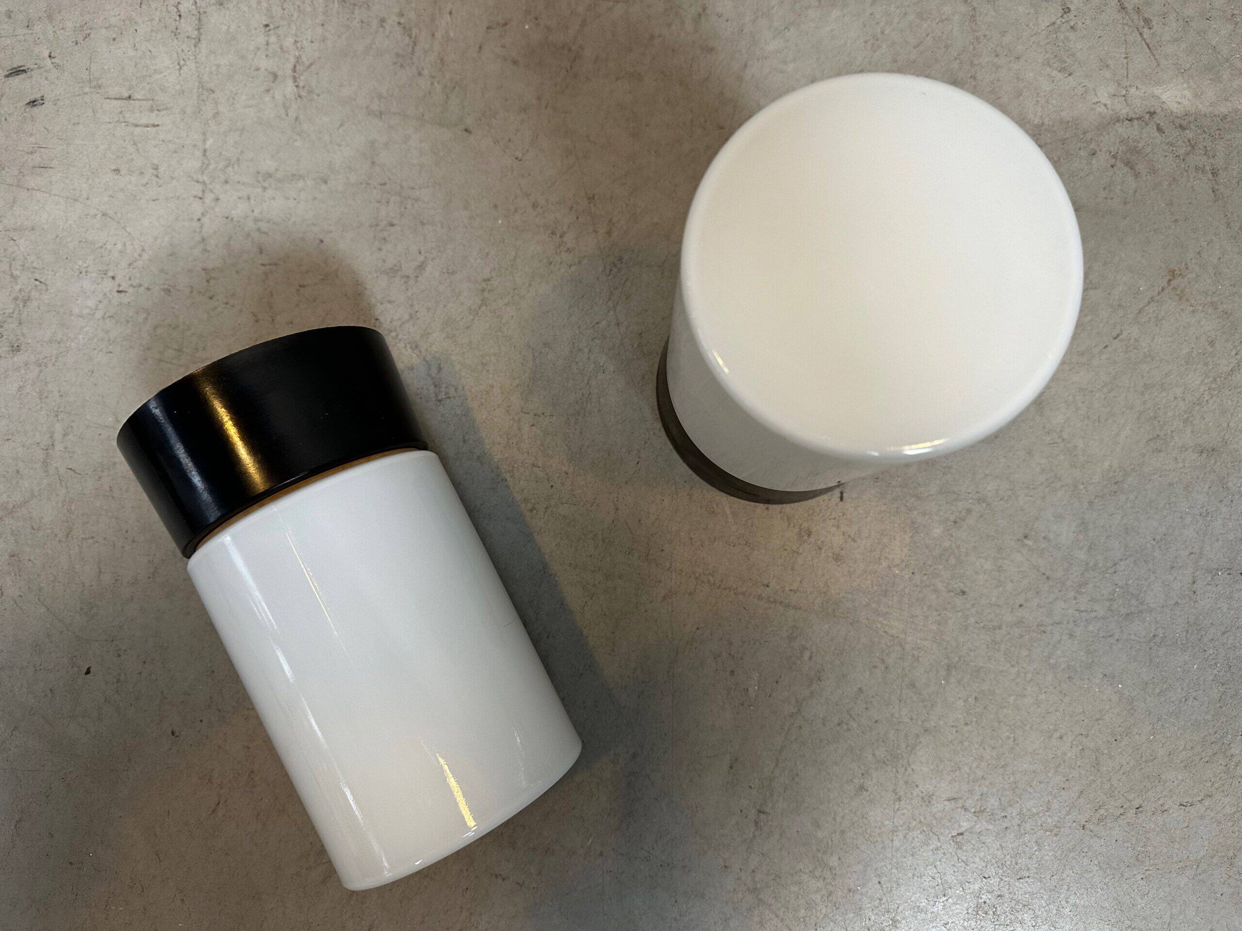 2x lampe de plafond vintage – bakélite et opaline