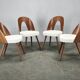 Ensemble de quatre chaises restaurées d'Antonin Suman des années 1960.