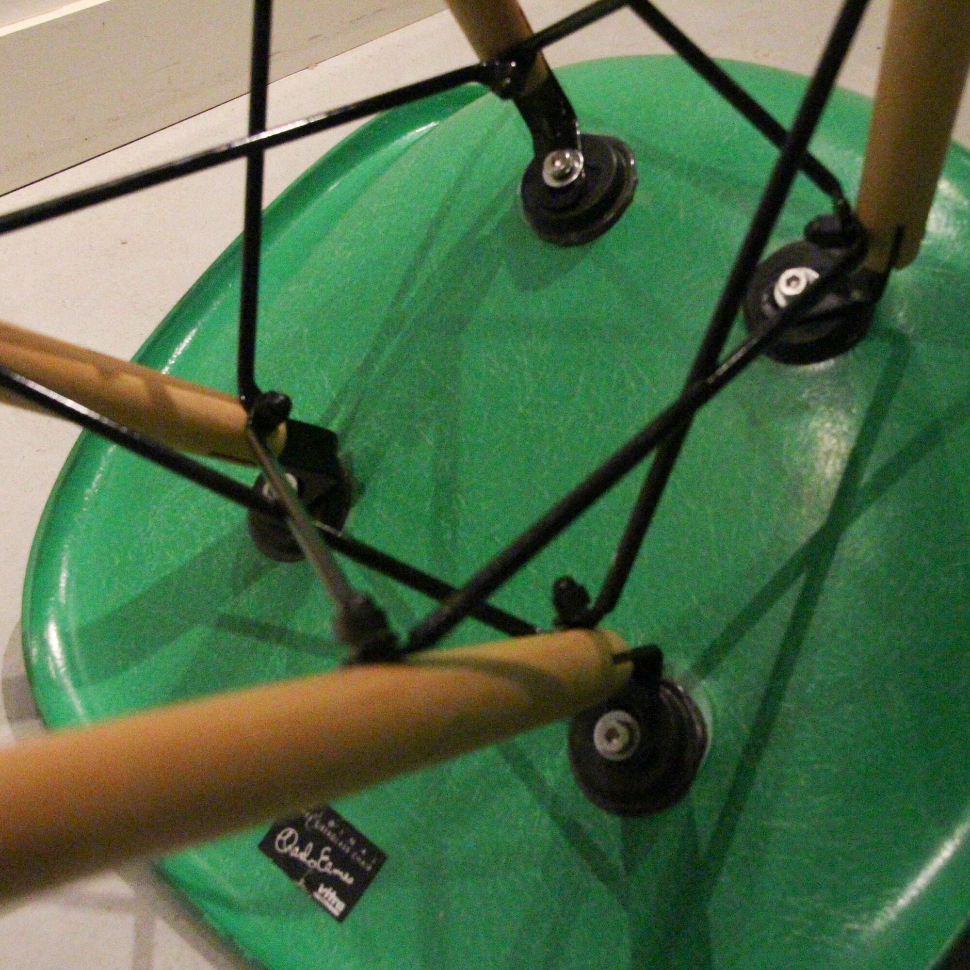 Lot de 2 chaises avec galette Kelly Green Eames