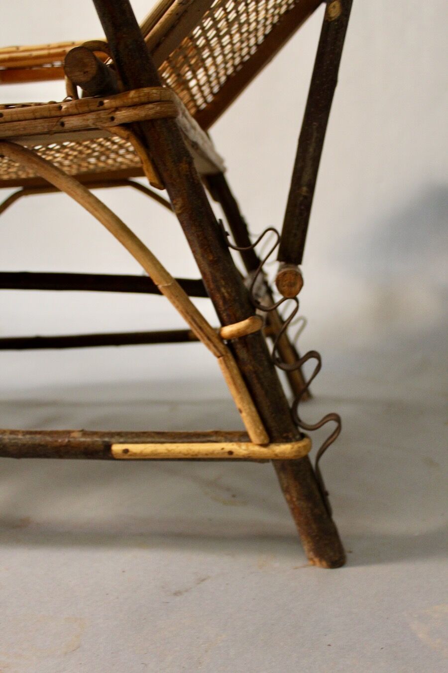 Folding rattan chaise longue 1900