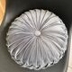 Coussin rond plissé velours suédine